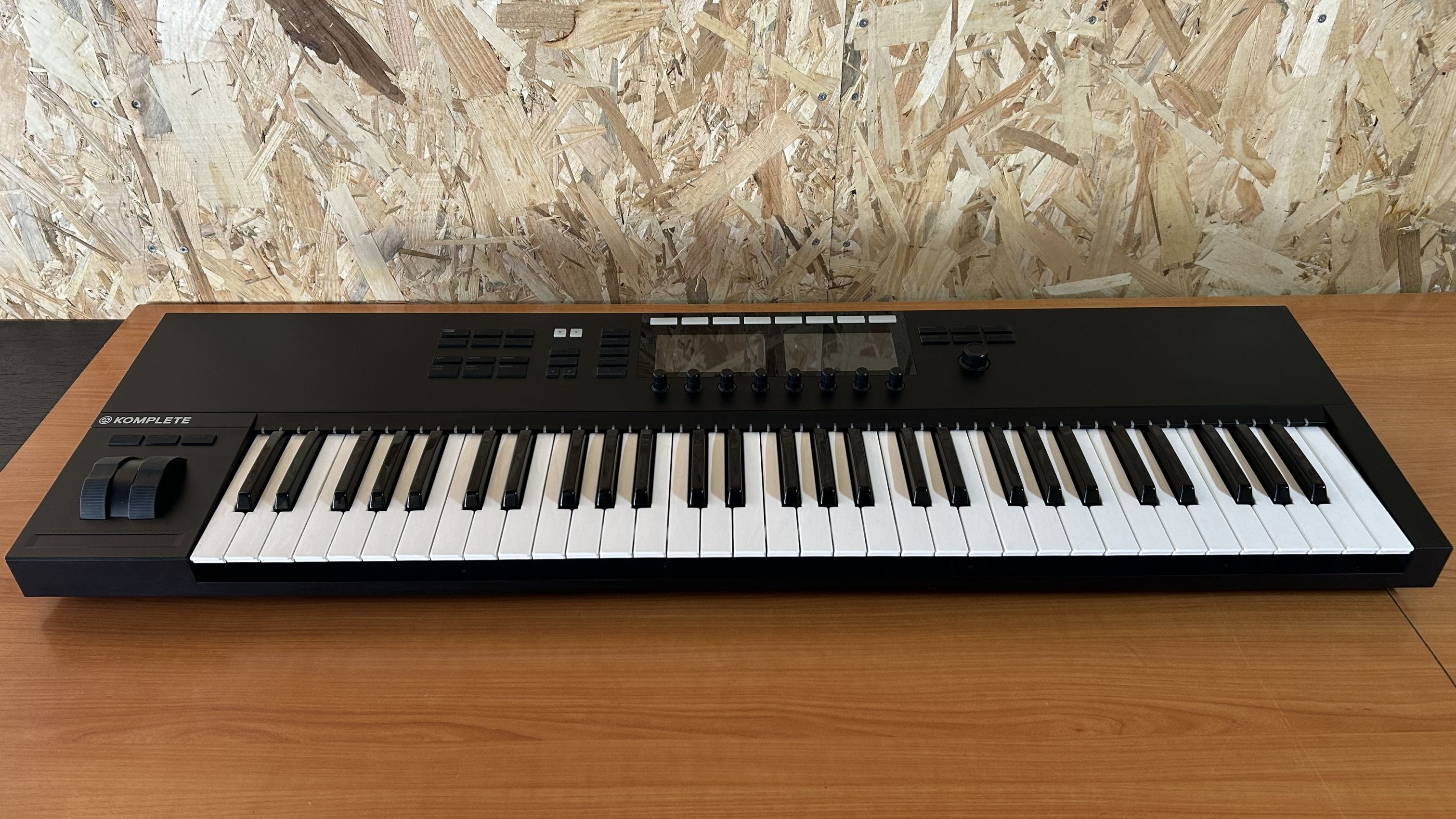 Vends Clavier maître Native Instruments KOMPLETE KONTROL S61 MK2
