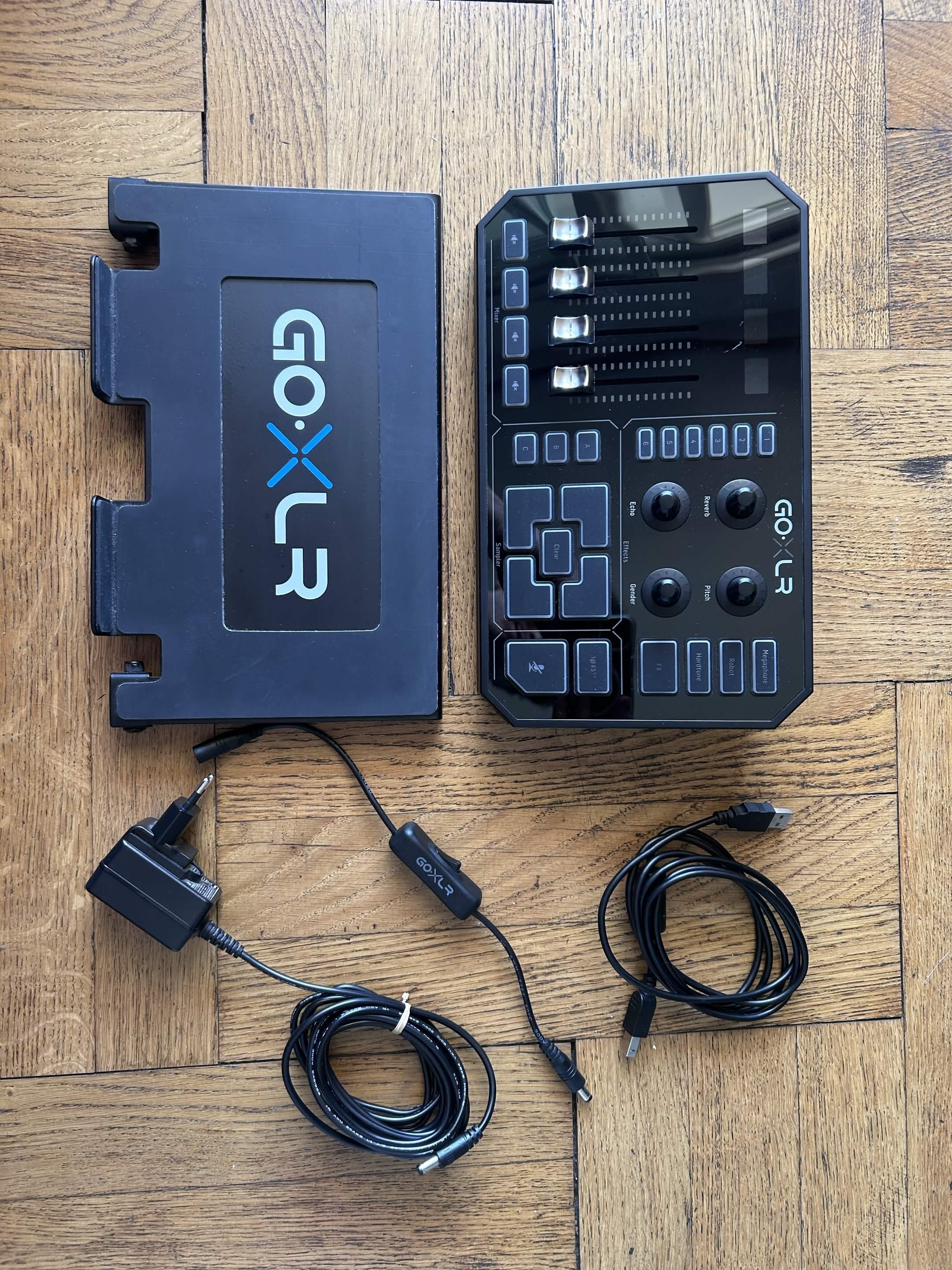 TC Helicon GoXLR + Support incliné – Très bon état