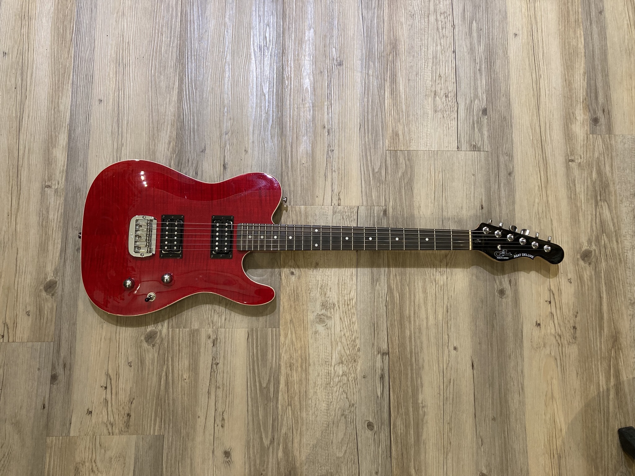 G&L - Tribute Asat Deluxe Trans Red + étui