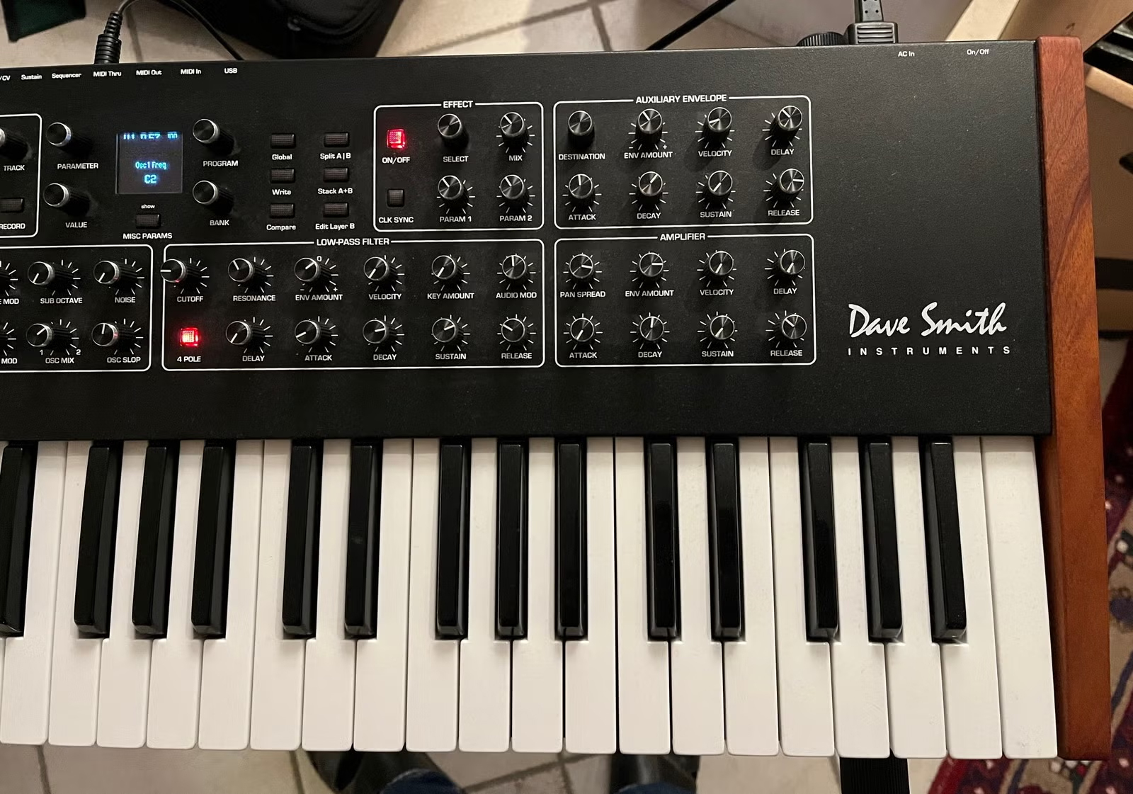 Dave Smith Instruments Prophet REV2 8 voix (87105)