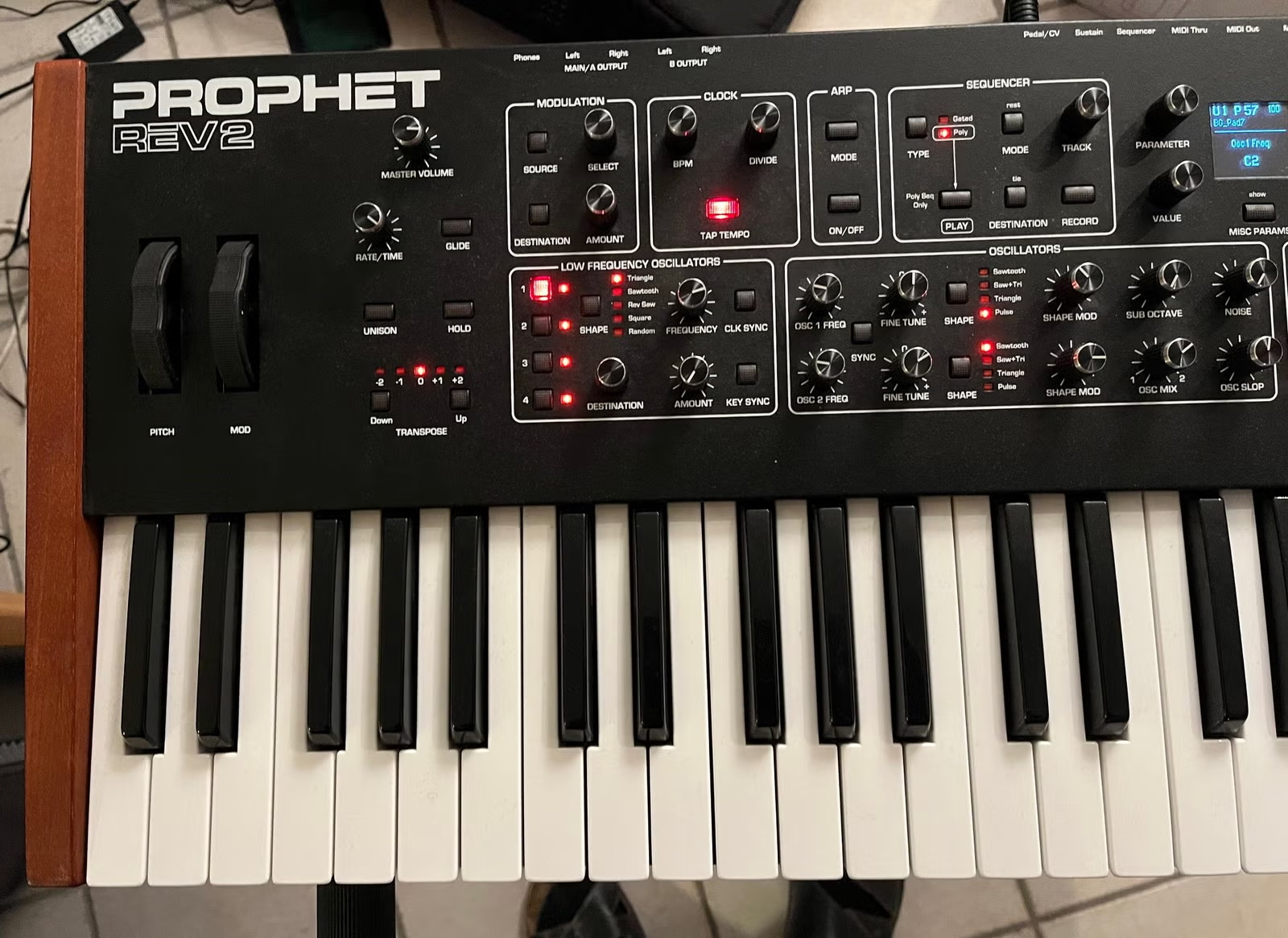 Dave Smith Instruments Prophet REV2 8 voix (76453)