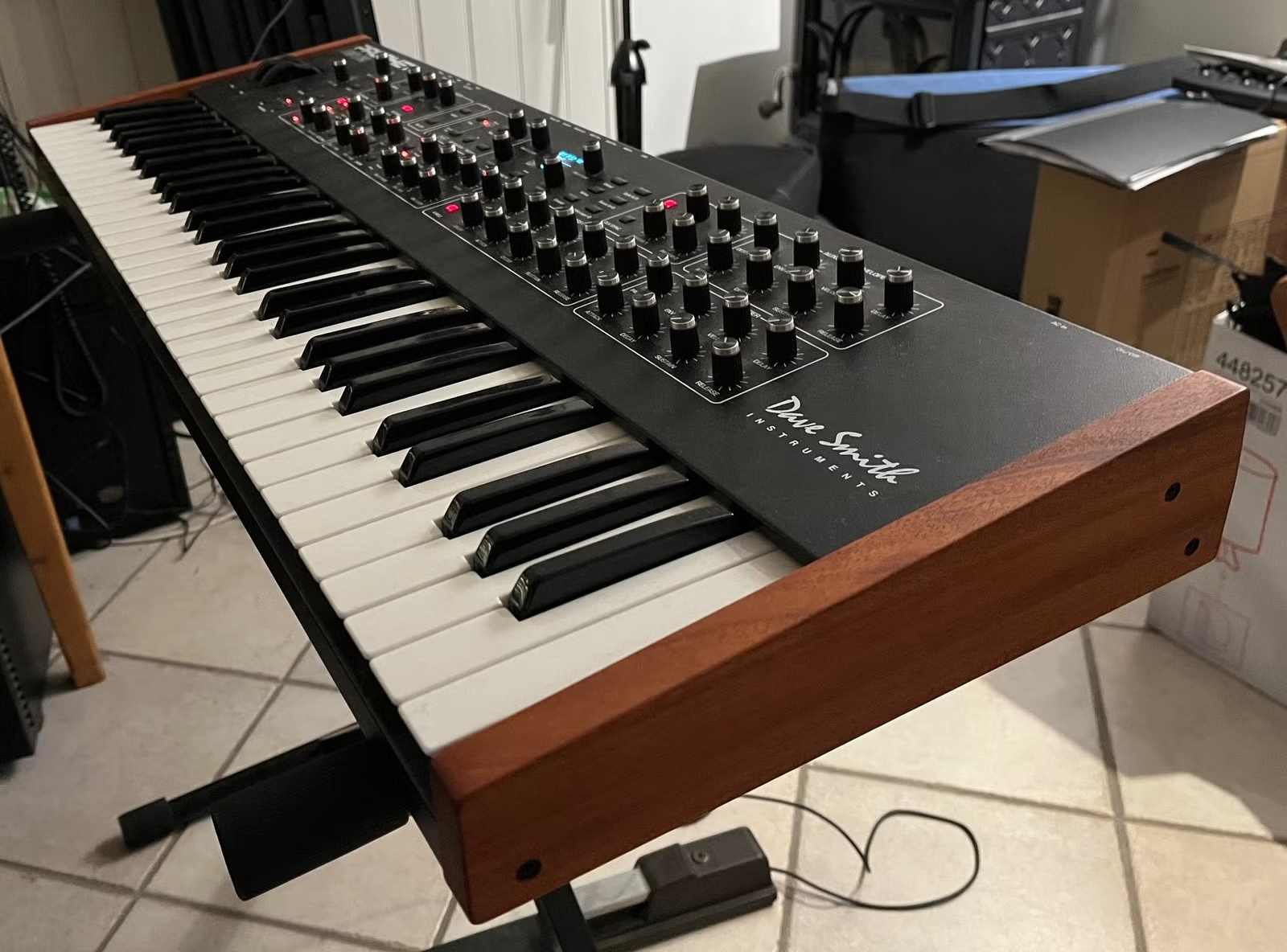 Dave Smith Instruments Prophet REV2 8 voix (44022)
