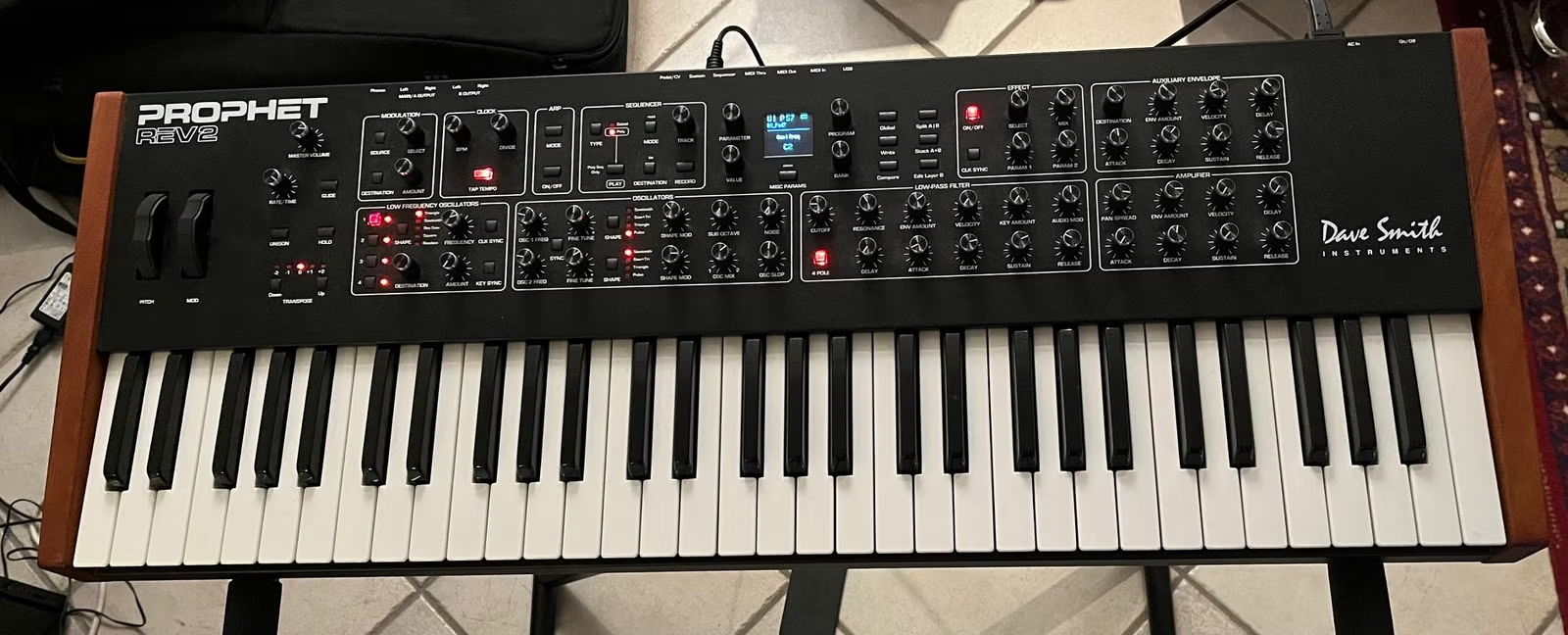 VENDS DSI Prophet REV2 8 voix + Presets Bundle