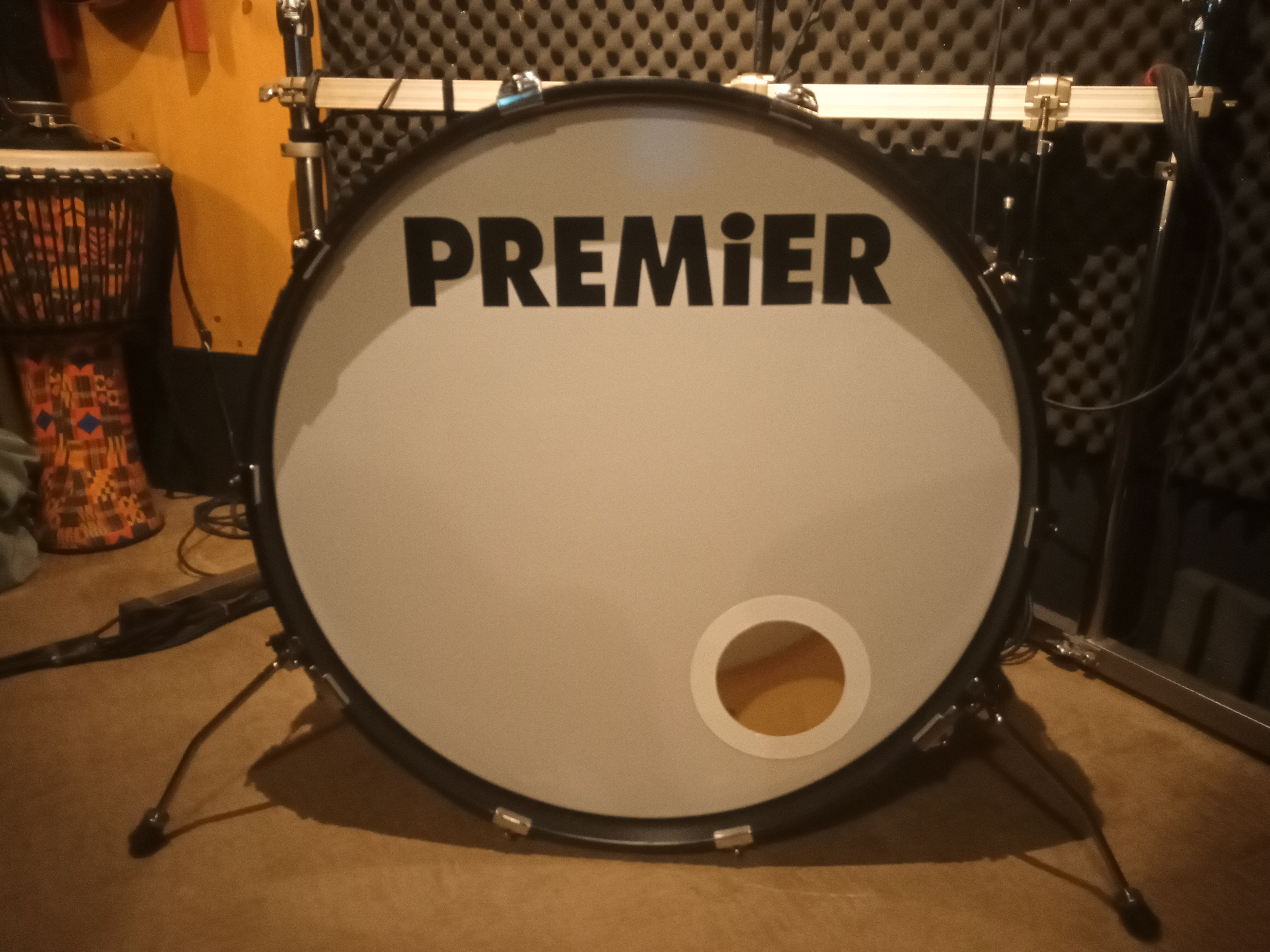 Vends Grosse caisse Premier 28"
