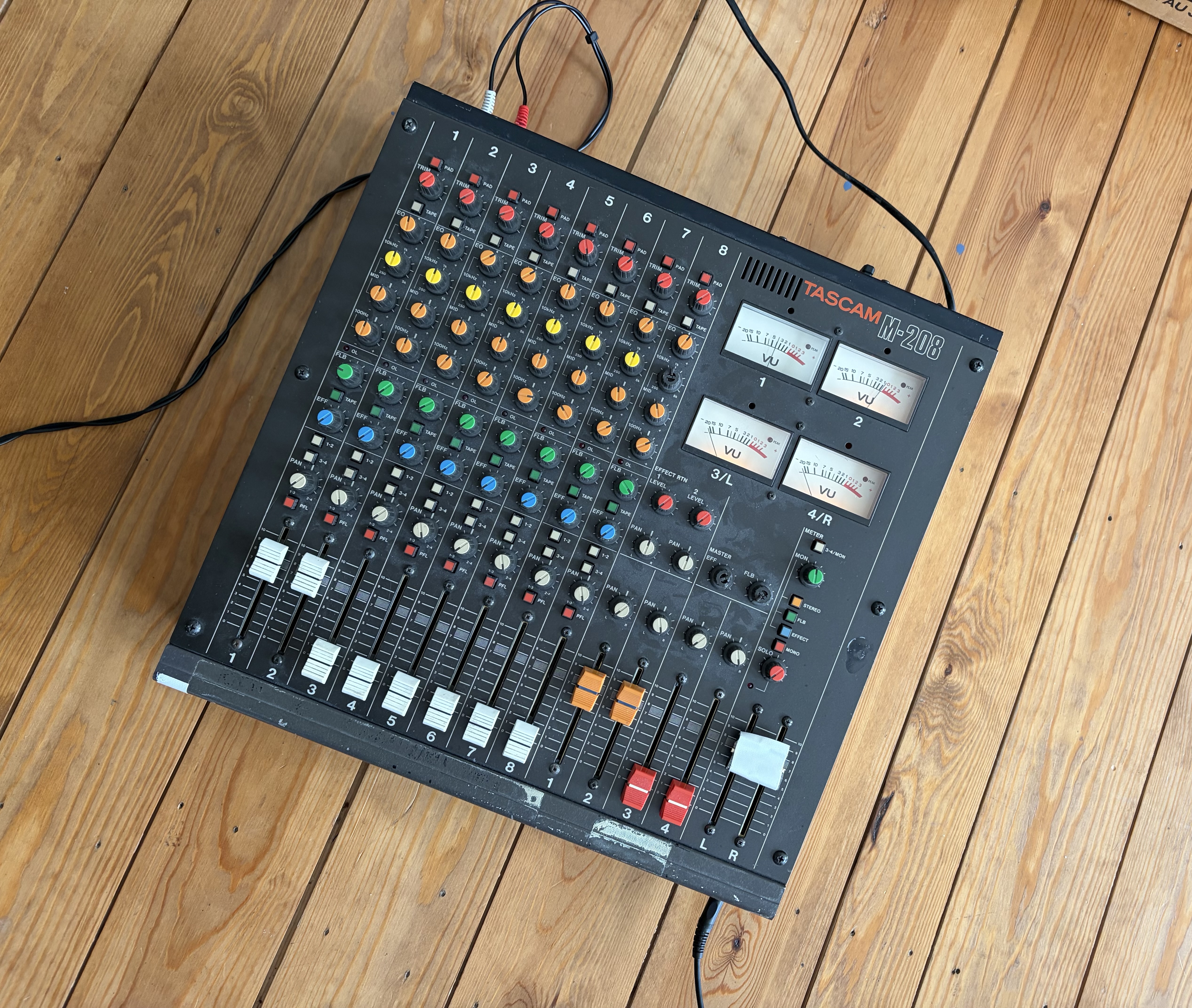 Tascam M-208 – Pour pièces ou réparation – Console vintage japonaise