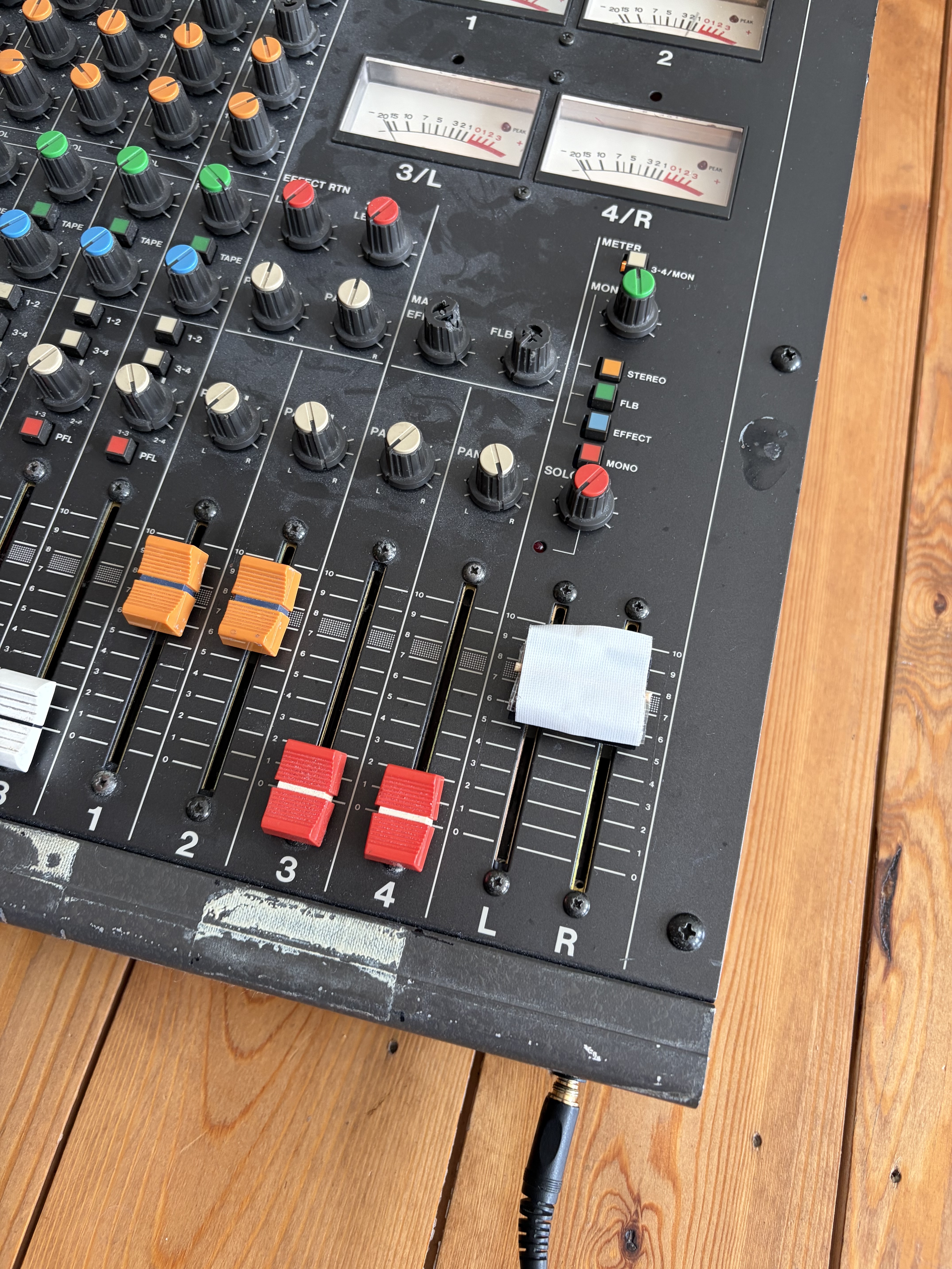 Tascam M-208 (91384)