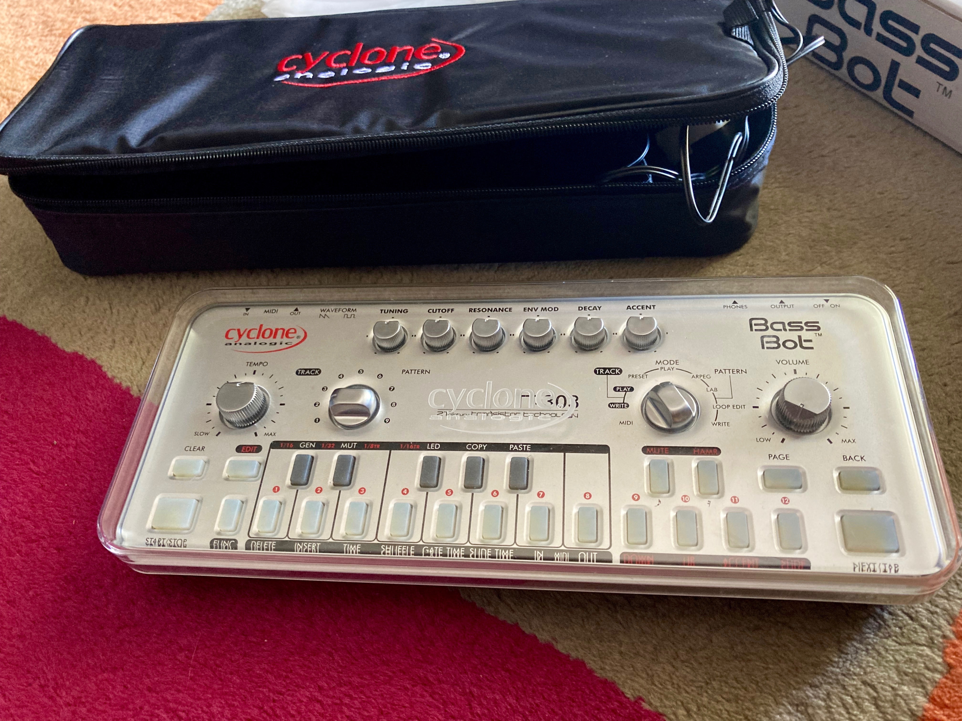 Cyclone Analogic Bass Bot TT-303 V2 (83886)