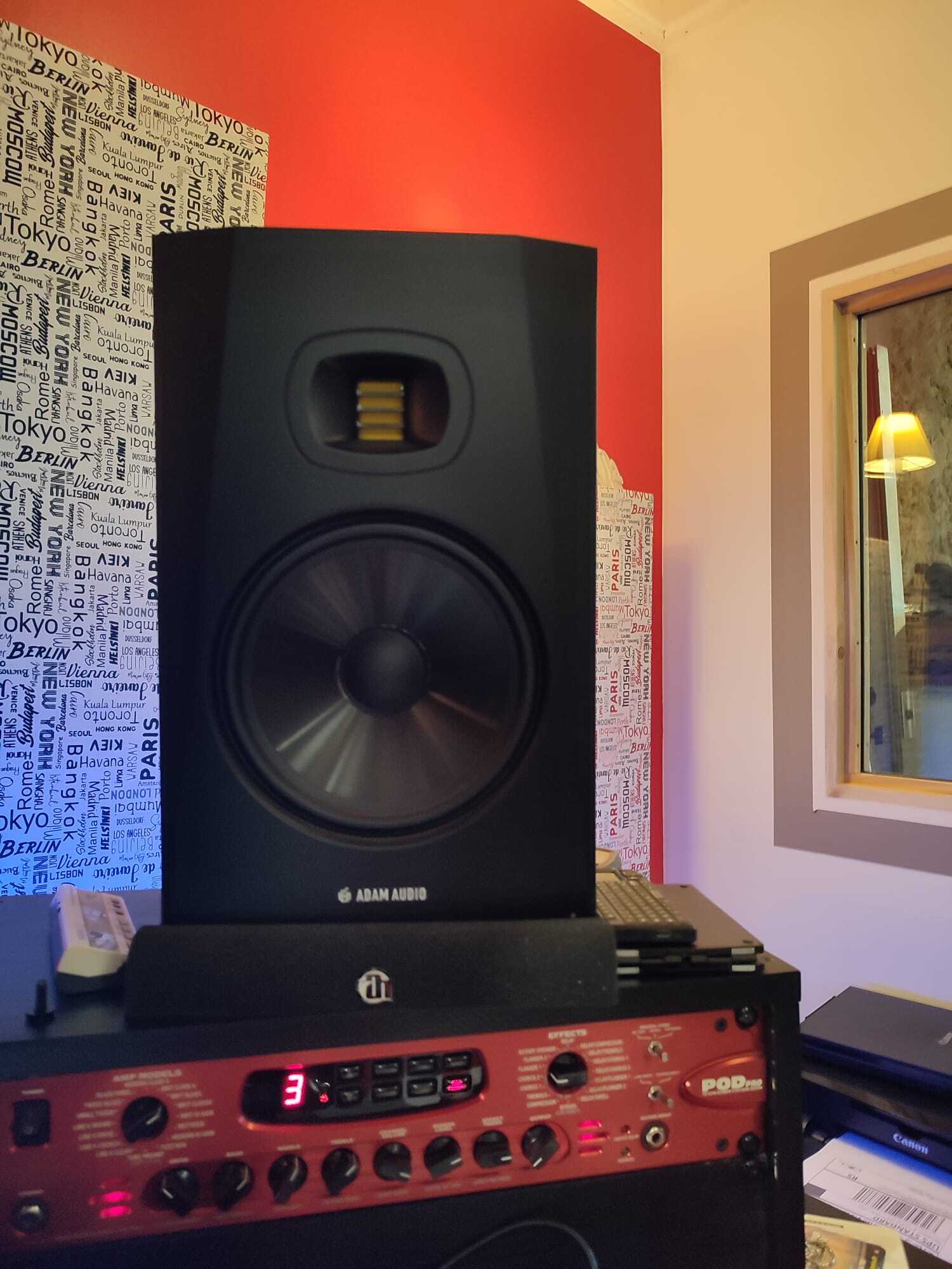 Vends paire d'enceintes Adam Audio T8V