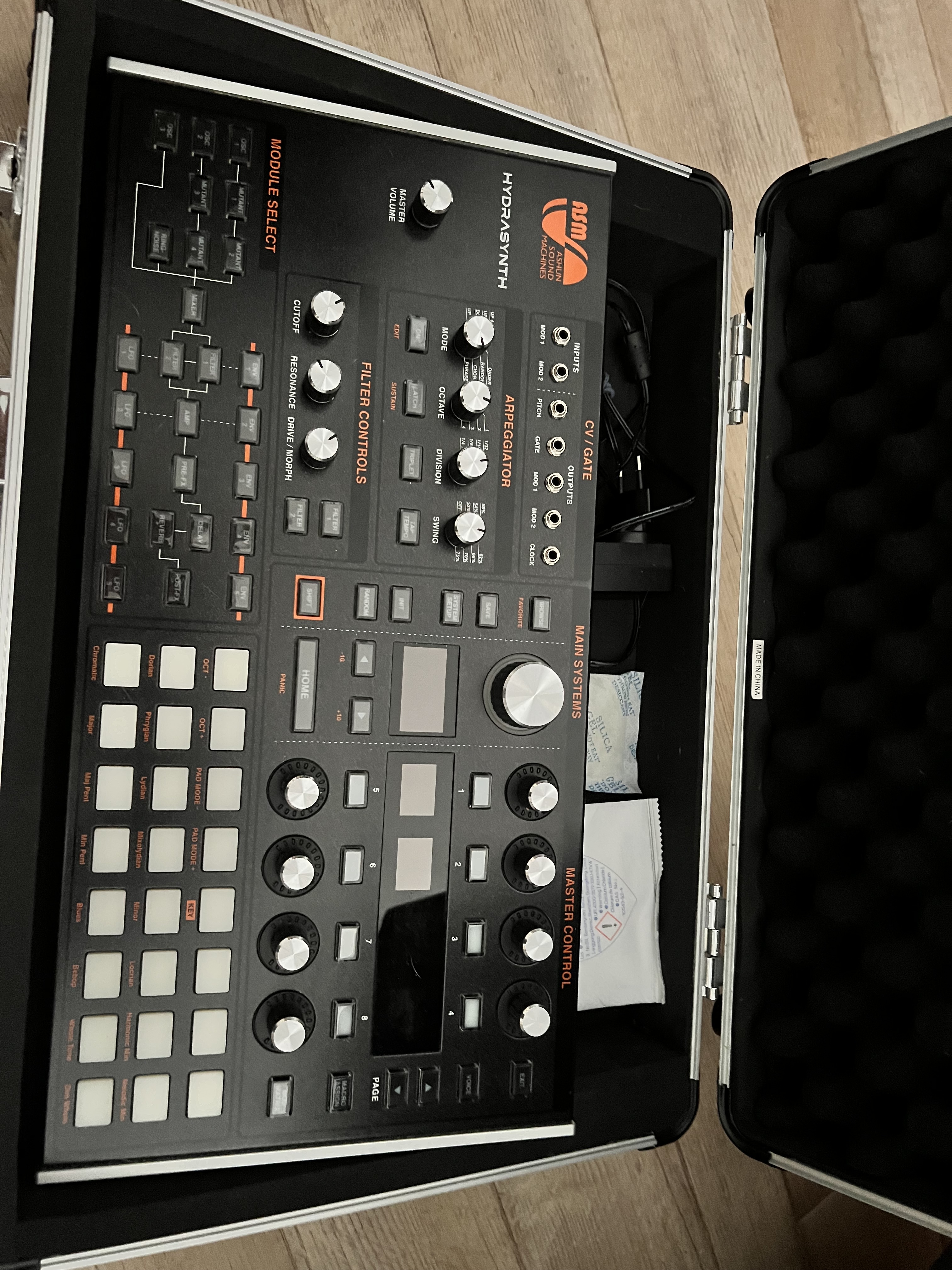 Vends hydrasynth desktop (avec case) - pas utilisé