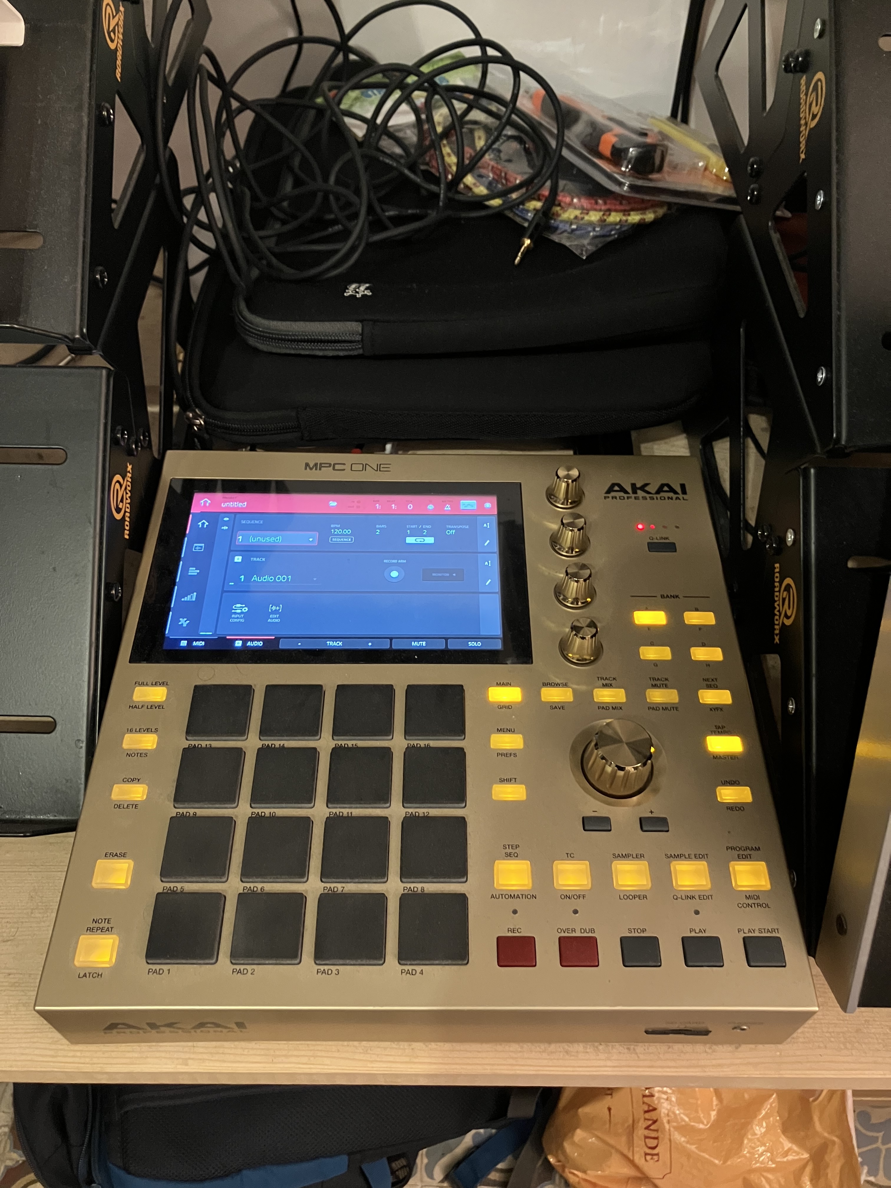 Akai MPC One GOLD edition + valise