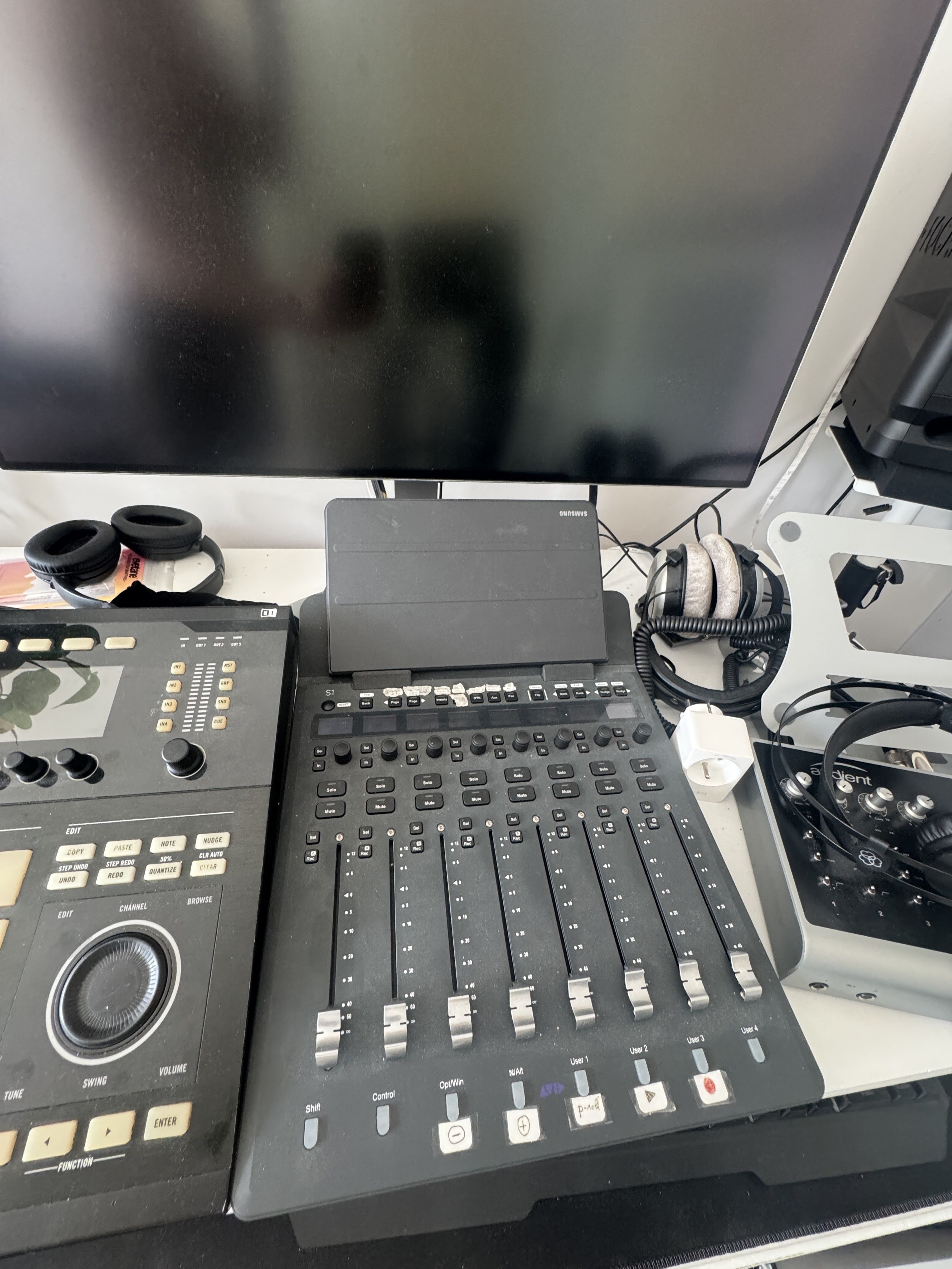 Native Instruments Maschine Studio (34634)
