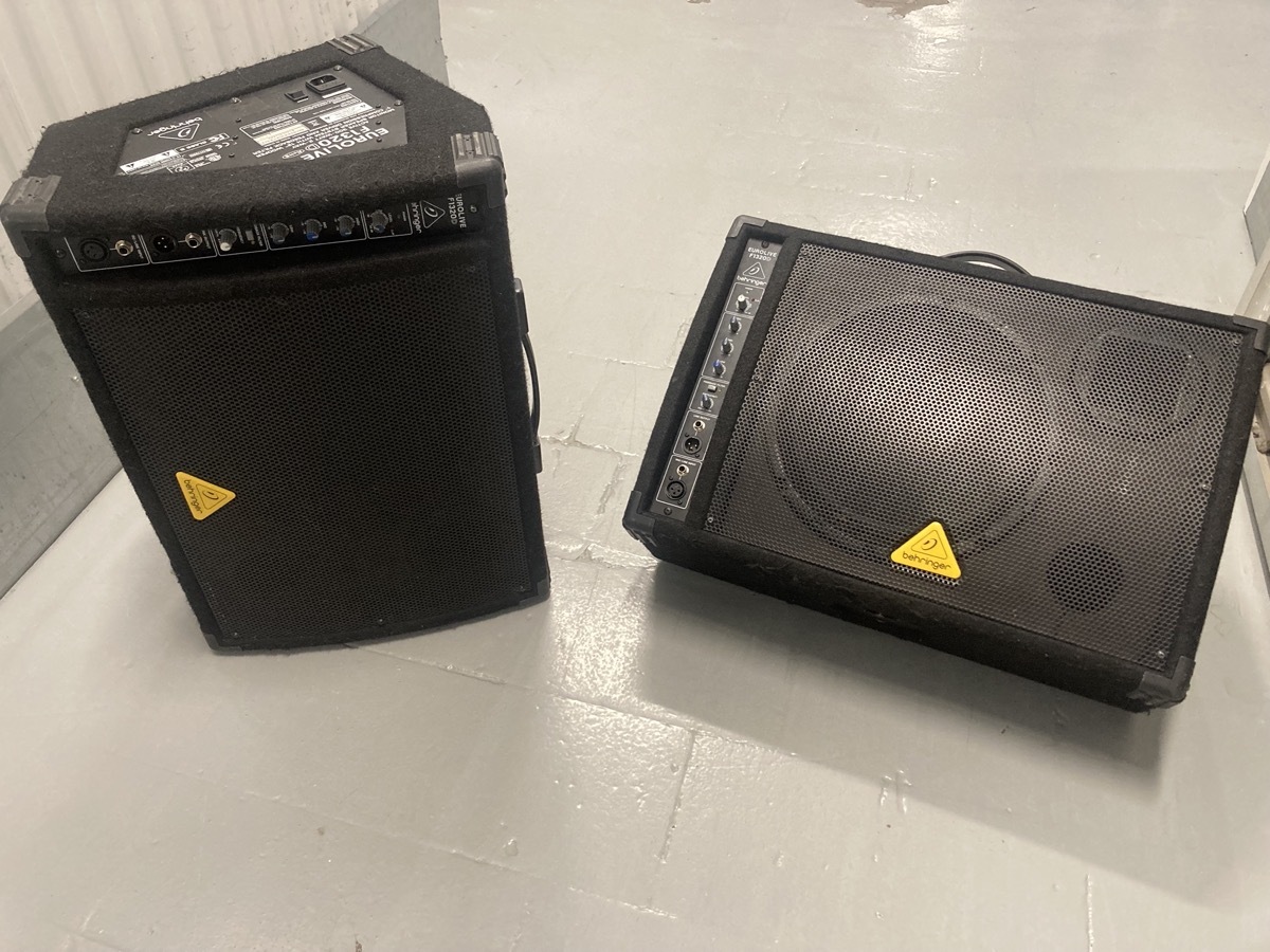 Vends 2 enceintes de retour actives Behringer F1320D eurolive (prix à l'unité)