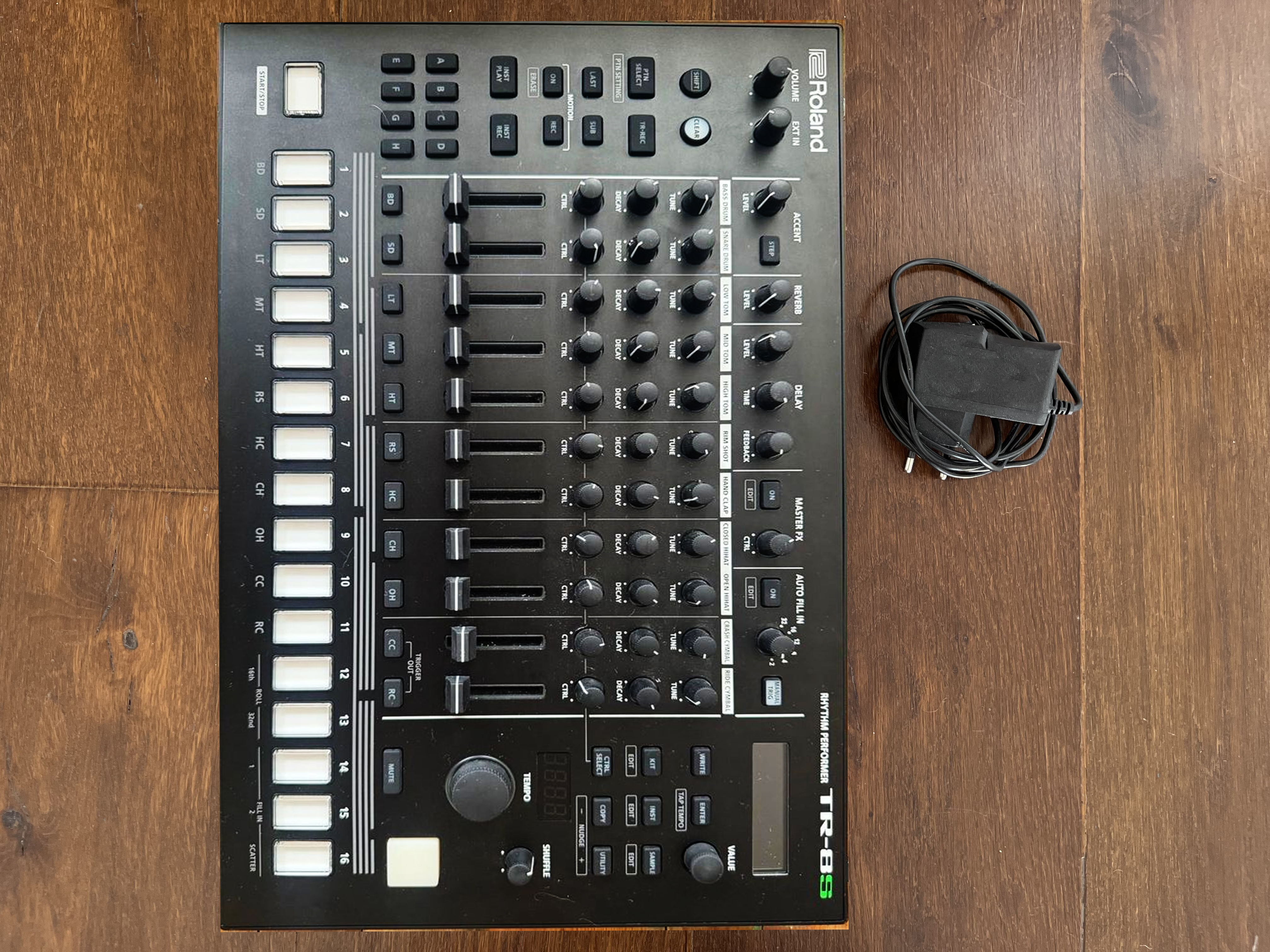 A VENDRE - Roland - TR8S