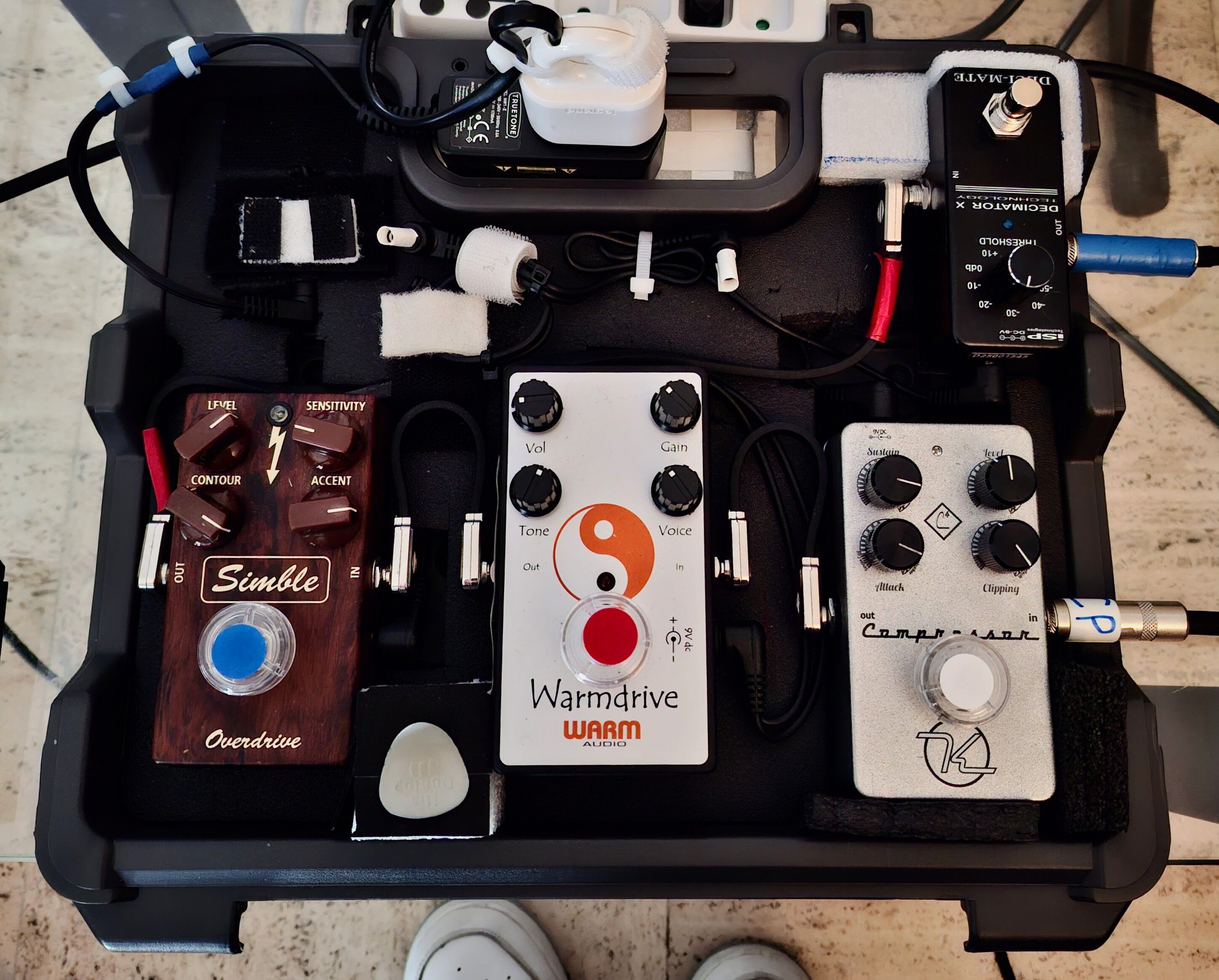 Pedalboard +pédales + alim 
