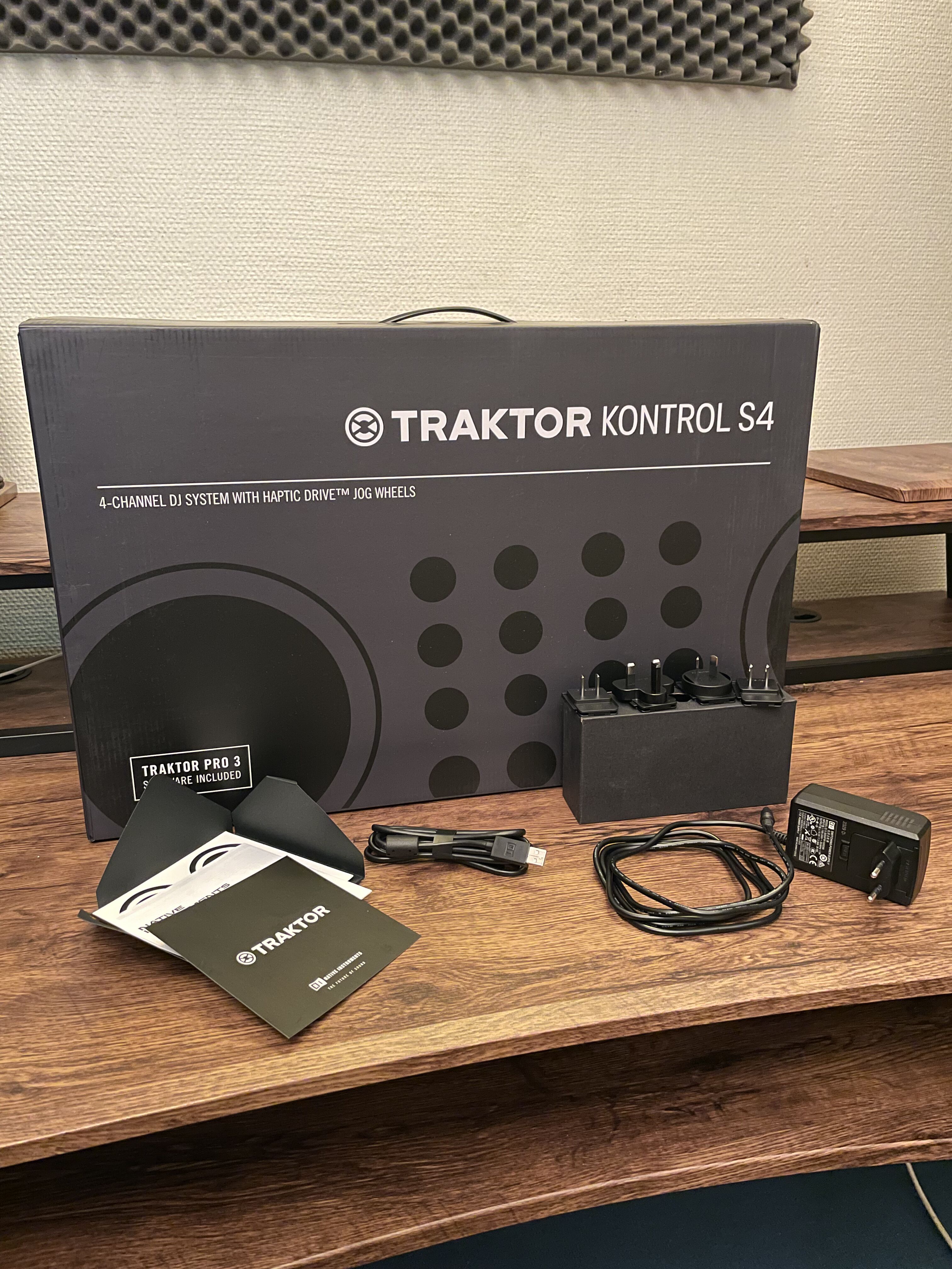 Native Instruments Traktor Kontrol S4 mk3 (30025)