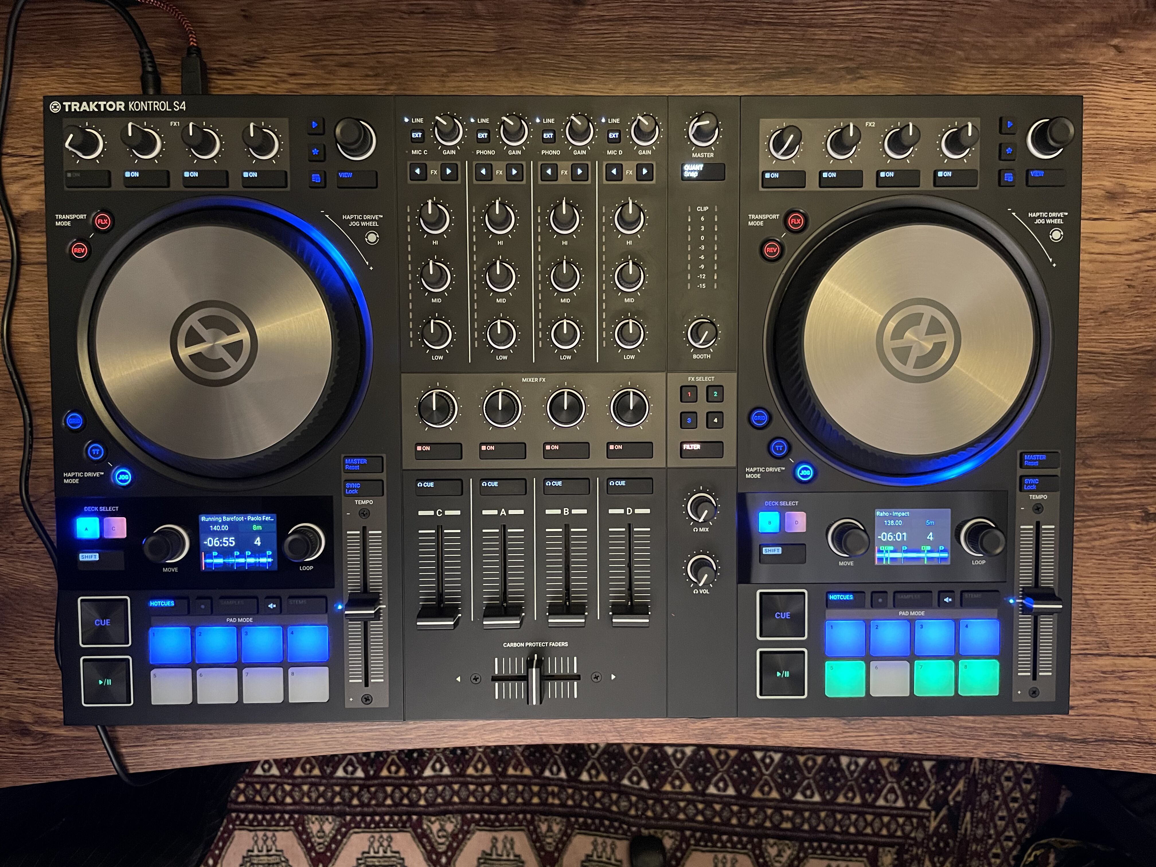 Contrôleur Traktor S4 MK2 + housse