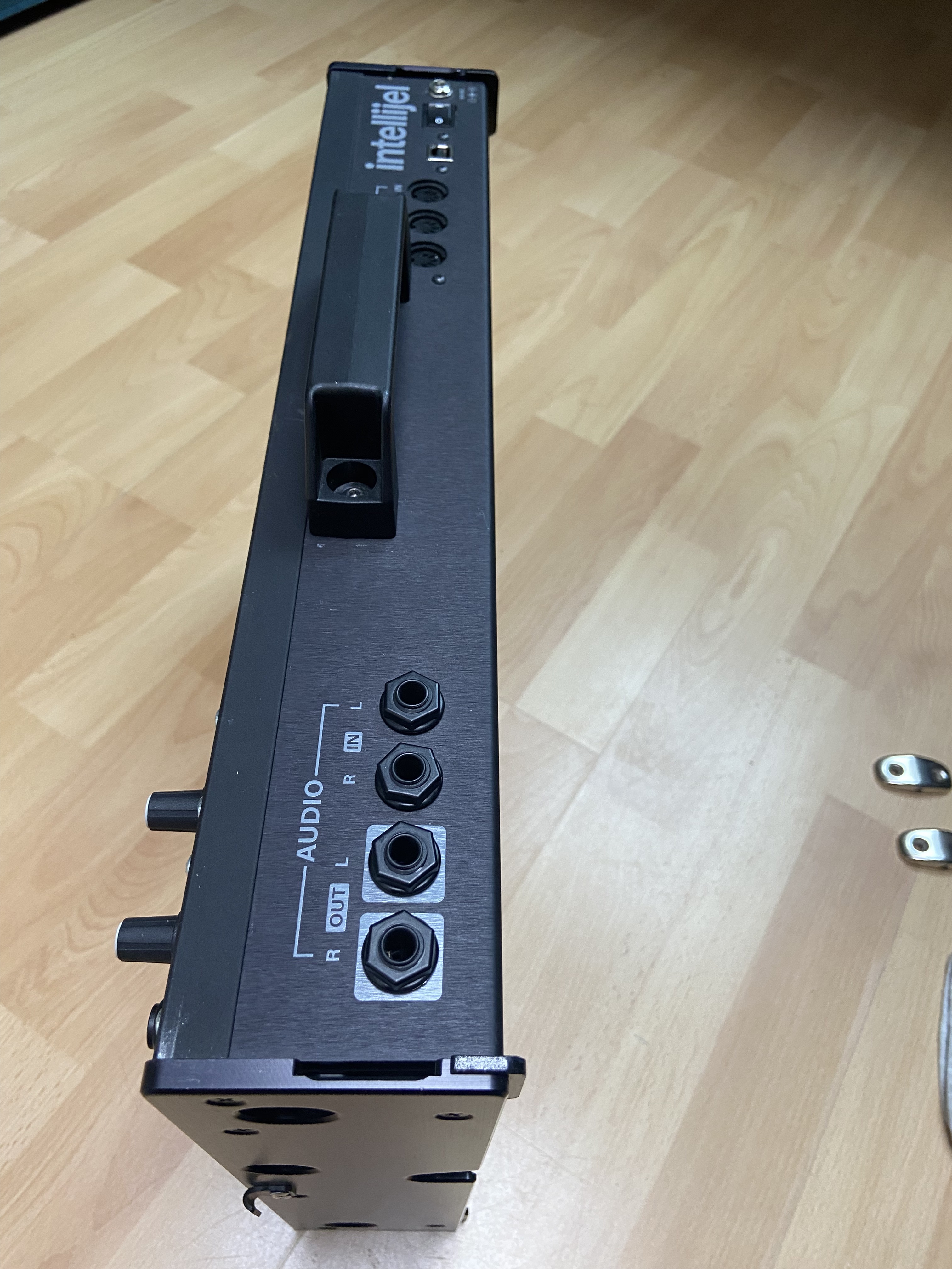 Vends Intellijel Designs 7U case 84hp