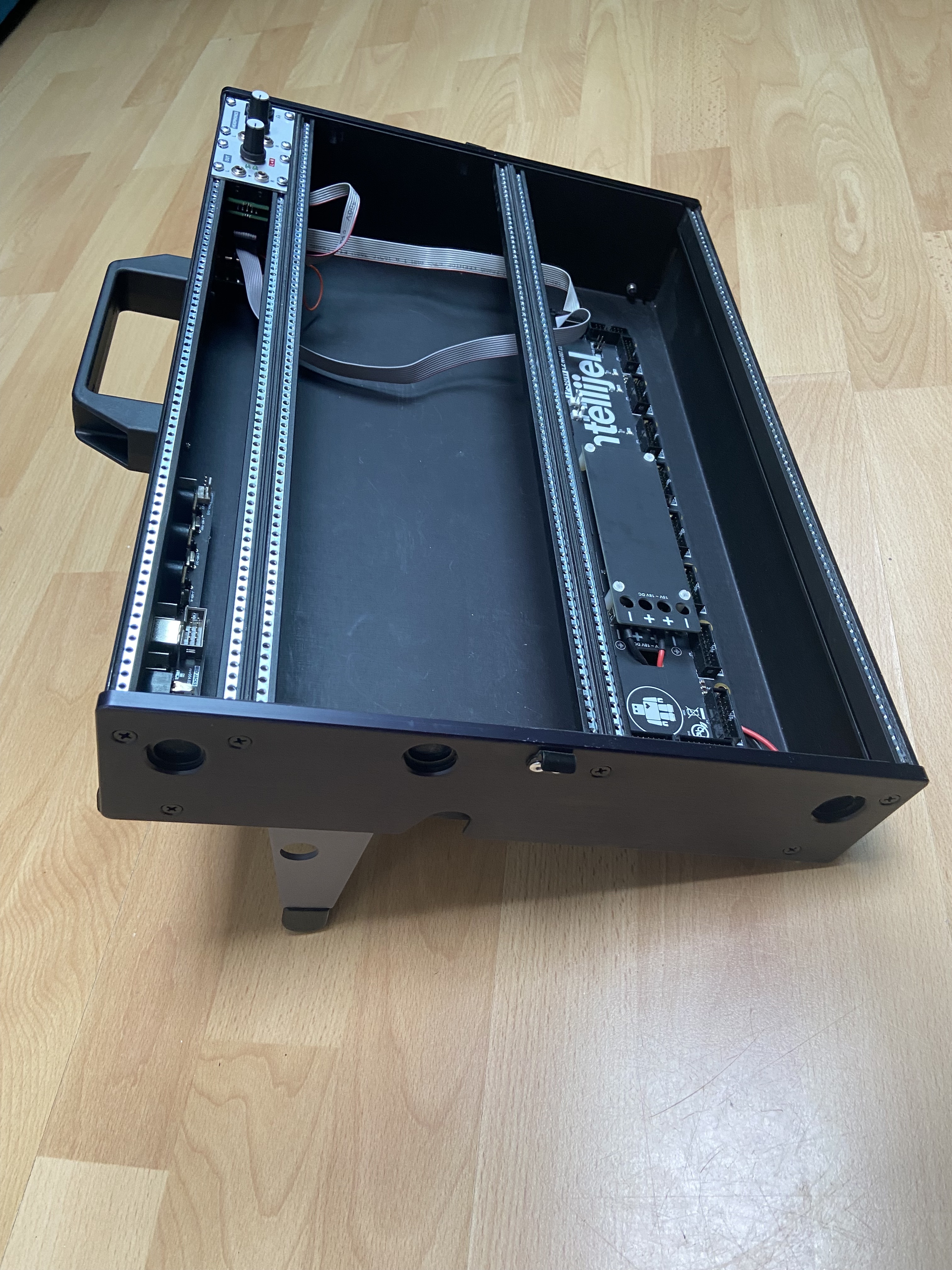 Intellijel Designs 7U case 84hp (62064)