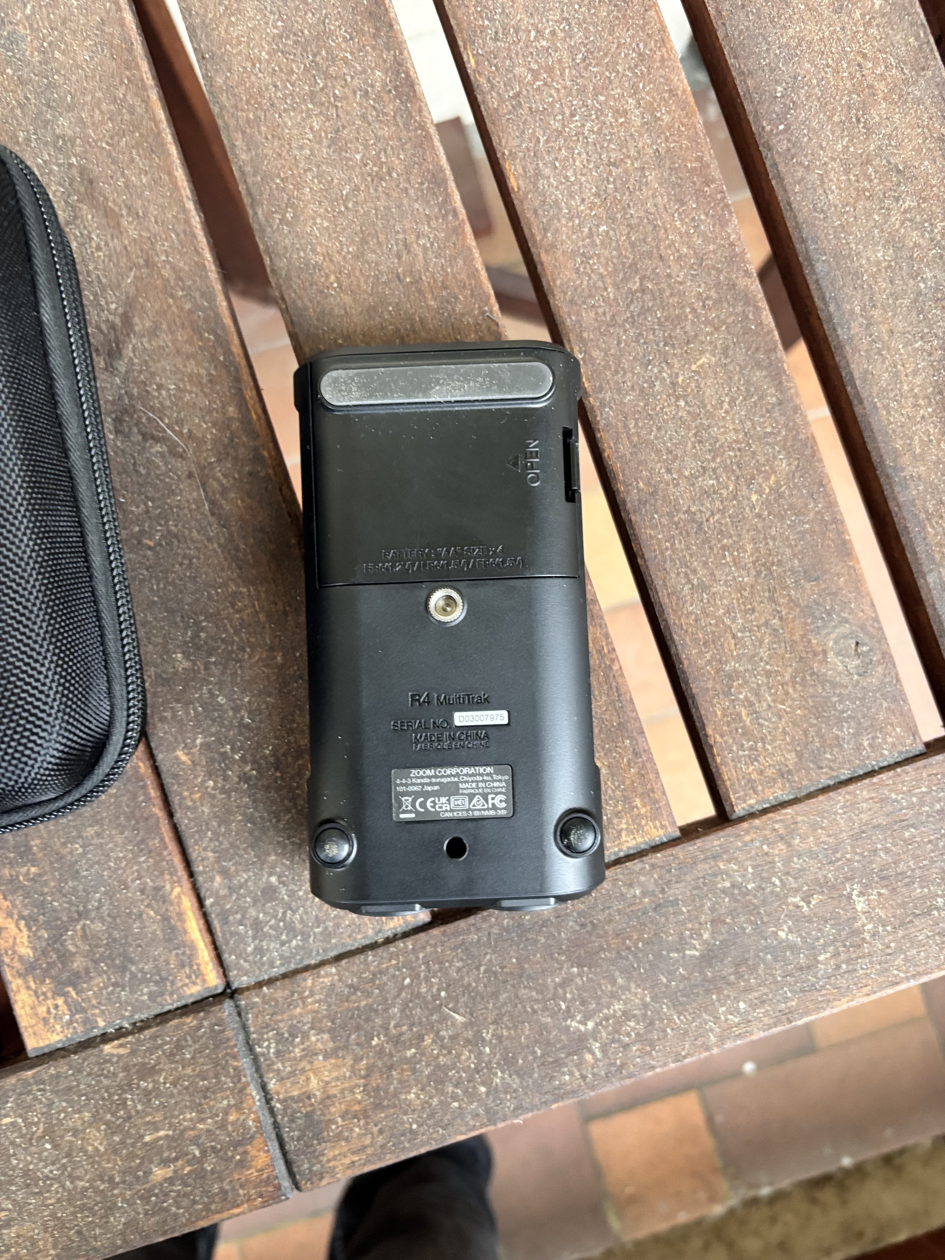 Zoom R4 