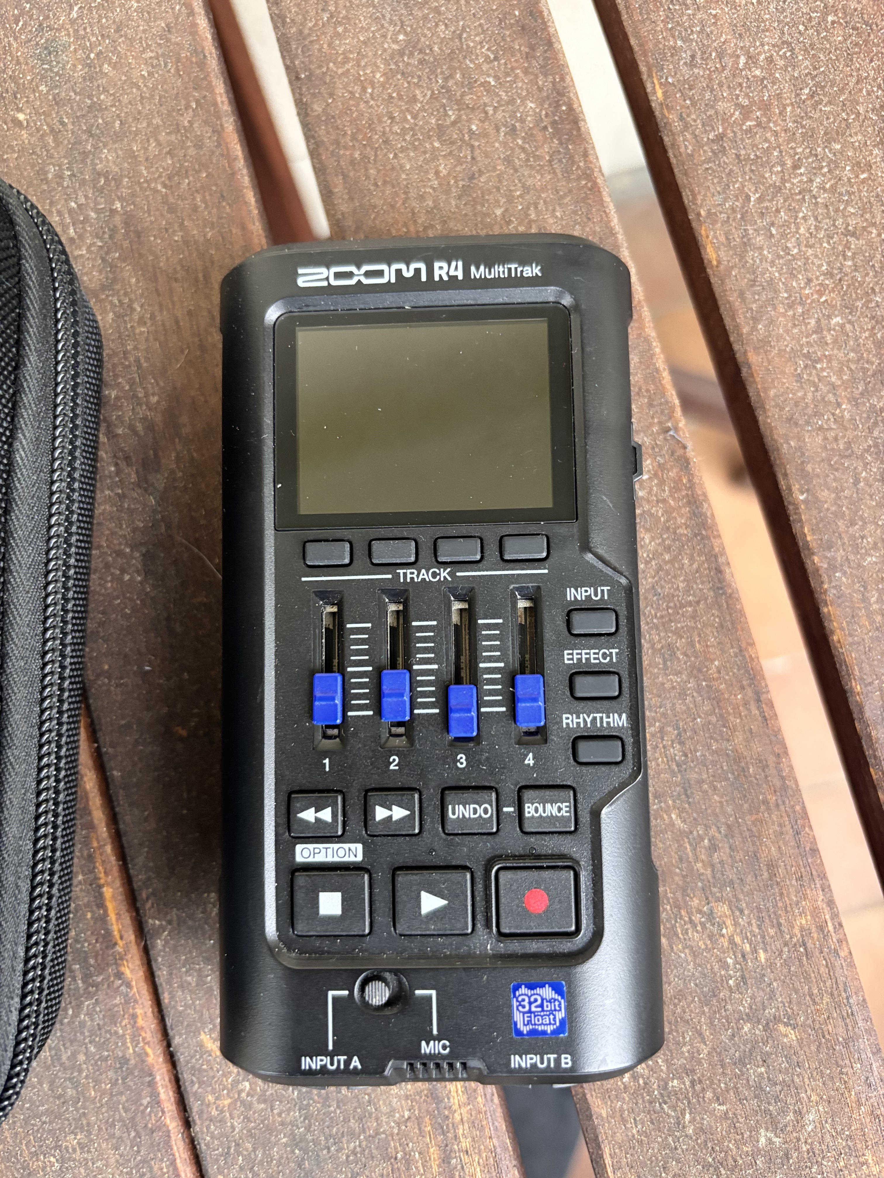 Zoom R4 (24024)