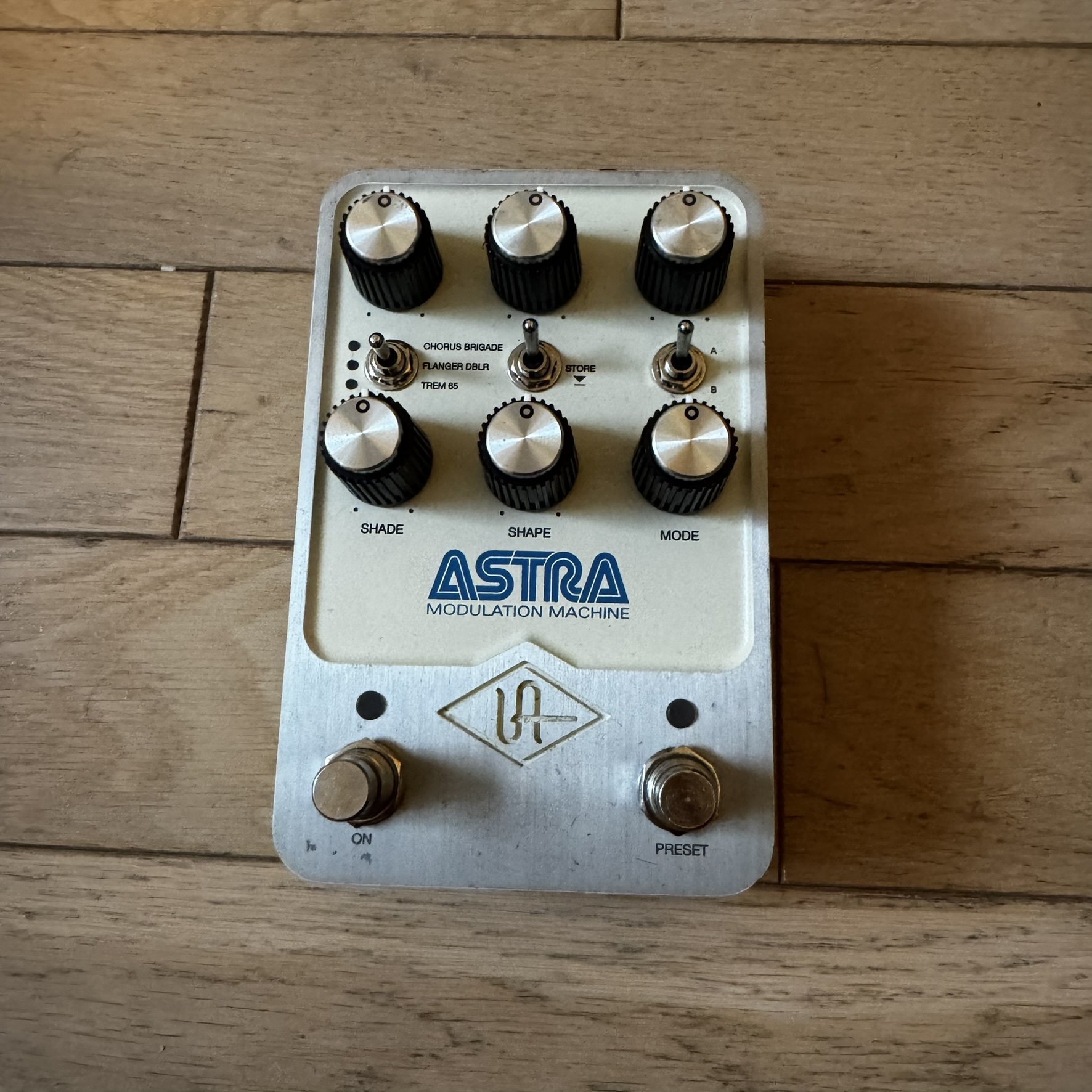 Universal Audio Astra Modulation Machine UAFX