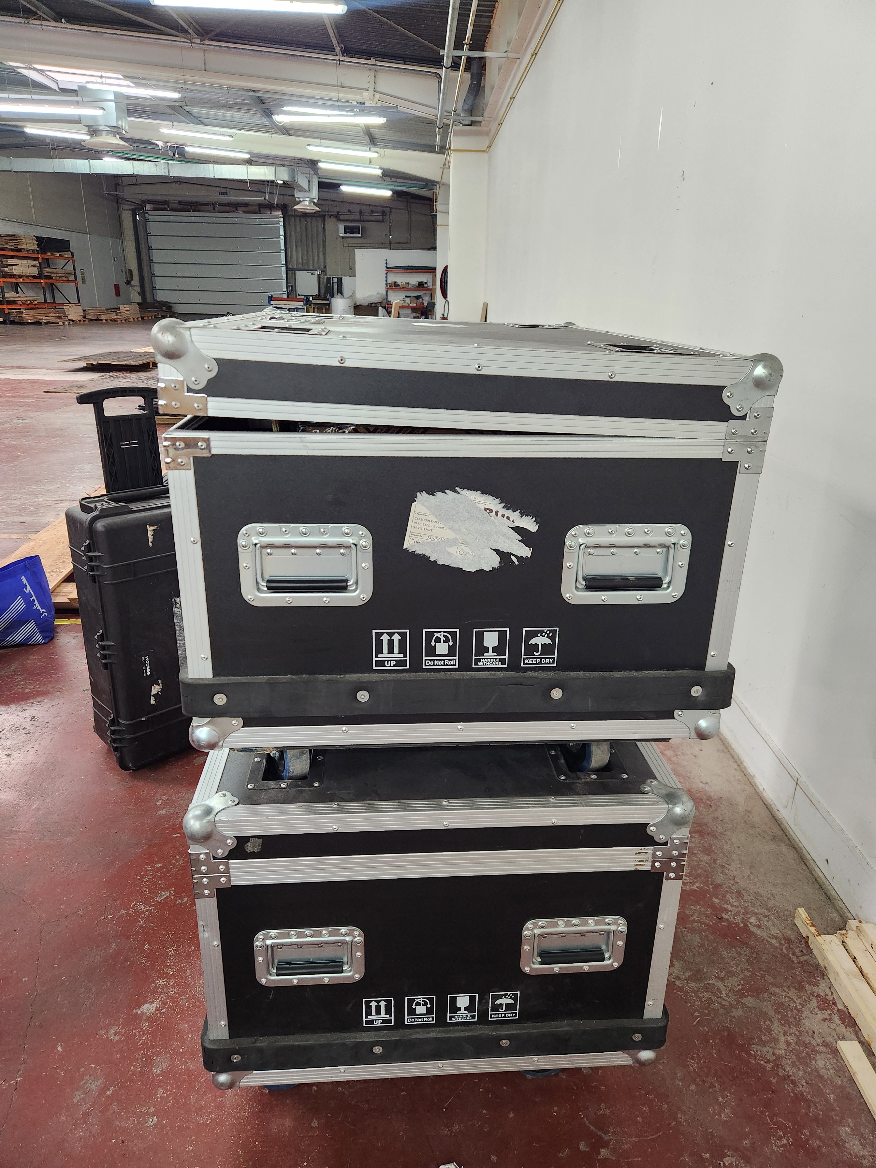 Flight case – caisse de transport renforcée – 100x71x65 cm – avec roulettes