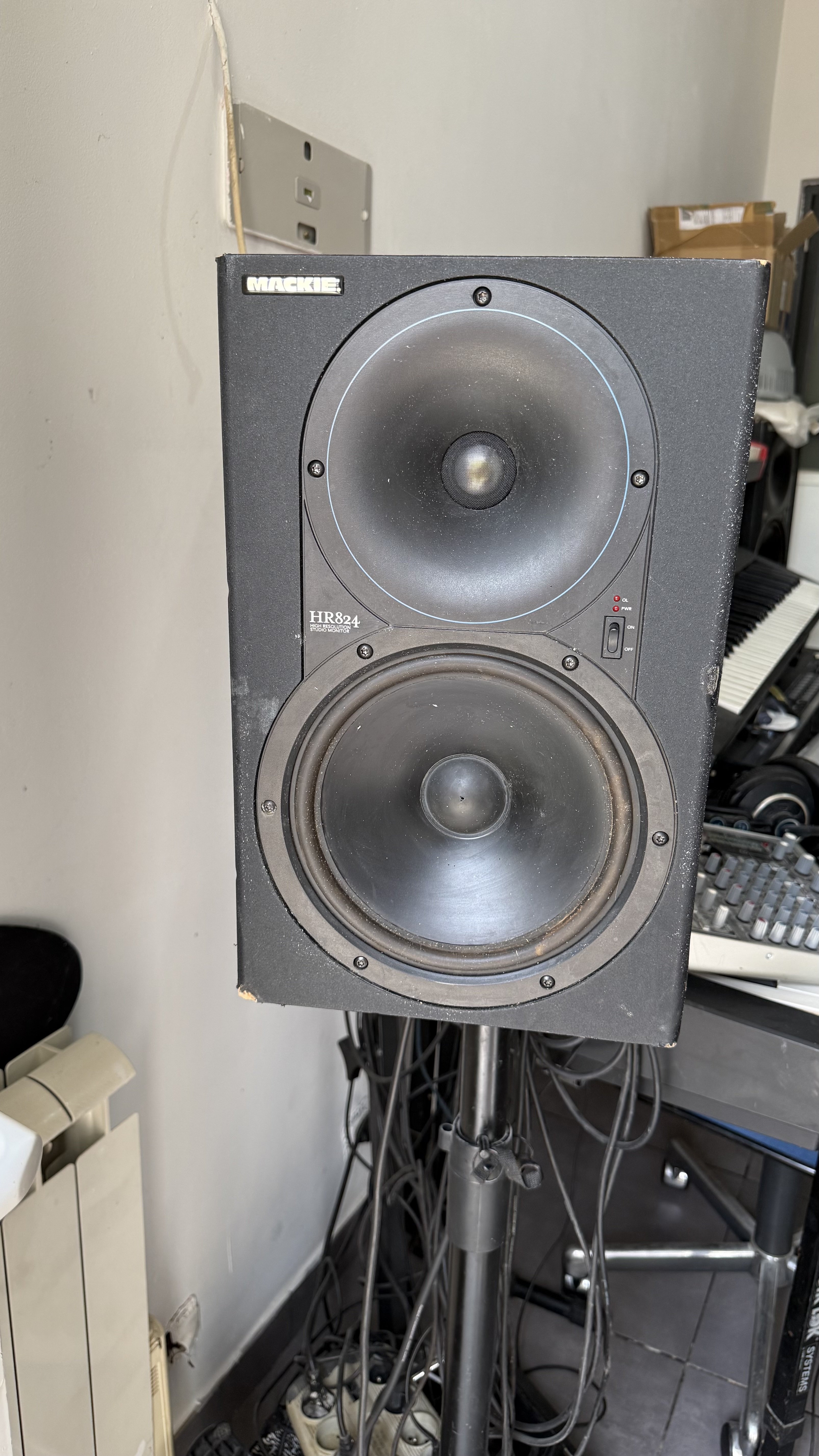vd enceinte monotor seule  mackie 824 mk2