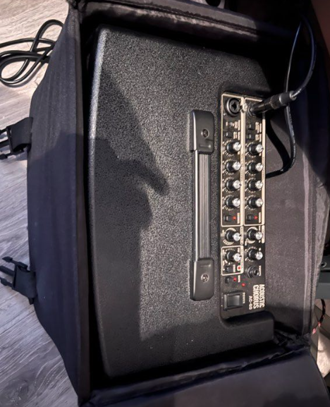 Vend ou echange cette ampli contre tete, ampli guitare plus rock ou guitare electrique gaucher