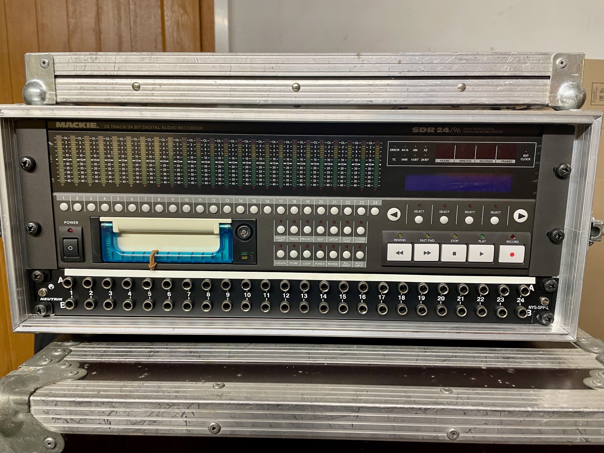 Vends Mackie SDR 24-96 + rack + ptchbay + connectique