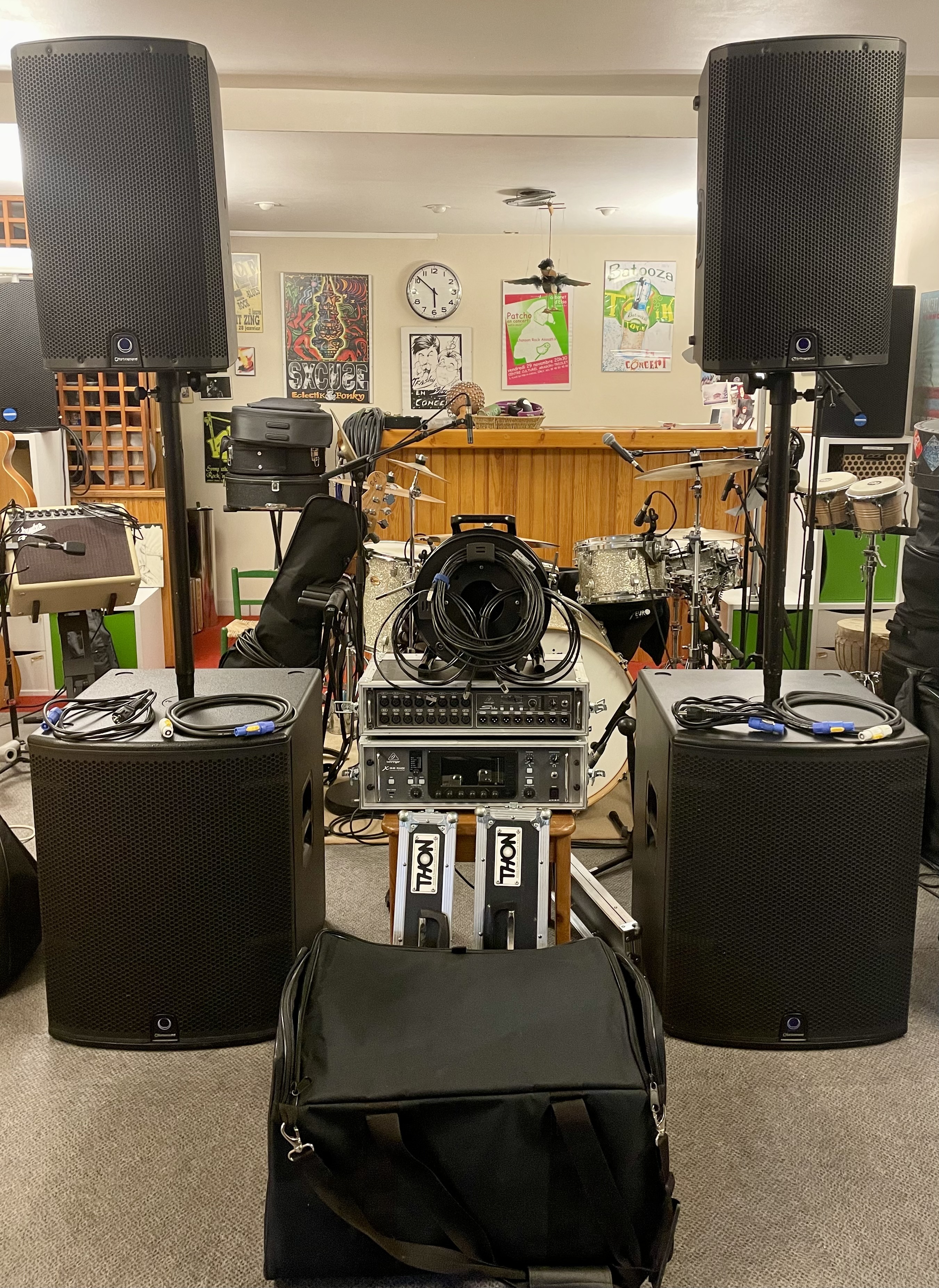 iQ18b (2x) + iQ12 (2x) + X32 rack + S16