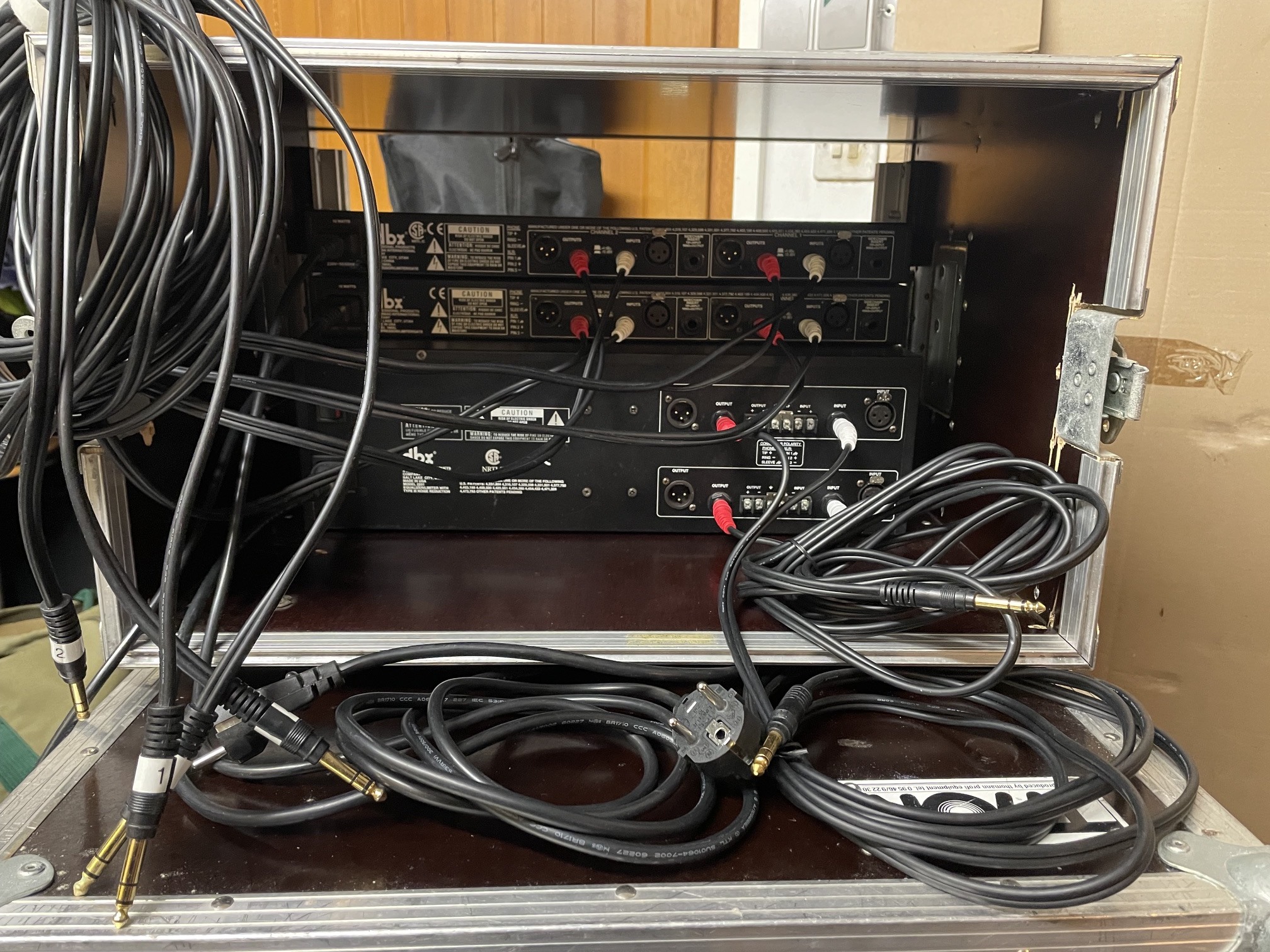 Dbx 2231 et Dbx 166xl (2x) en rack 6u