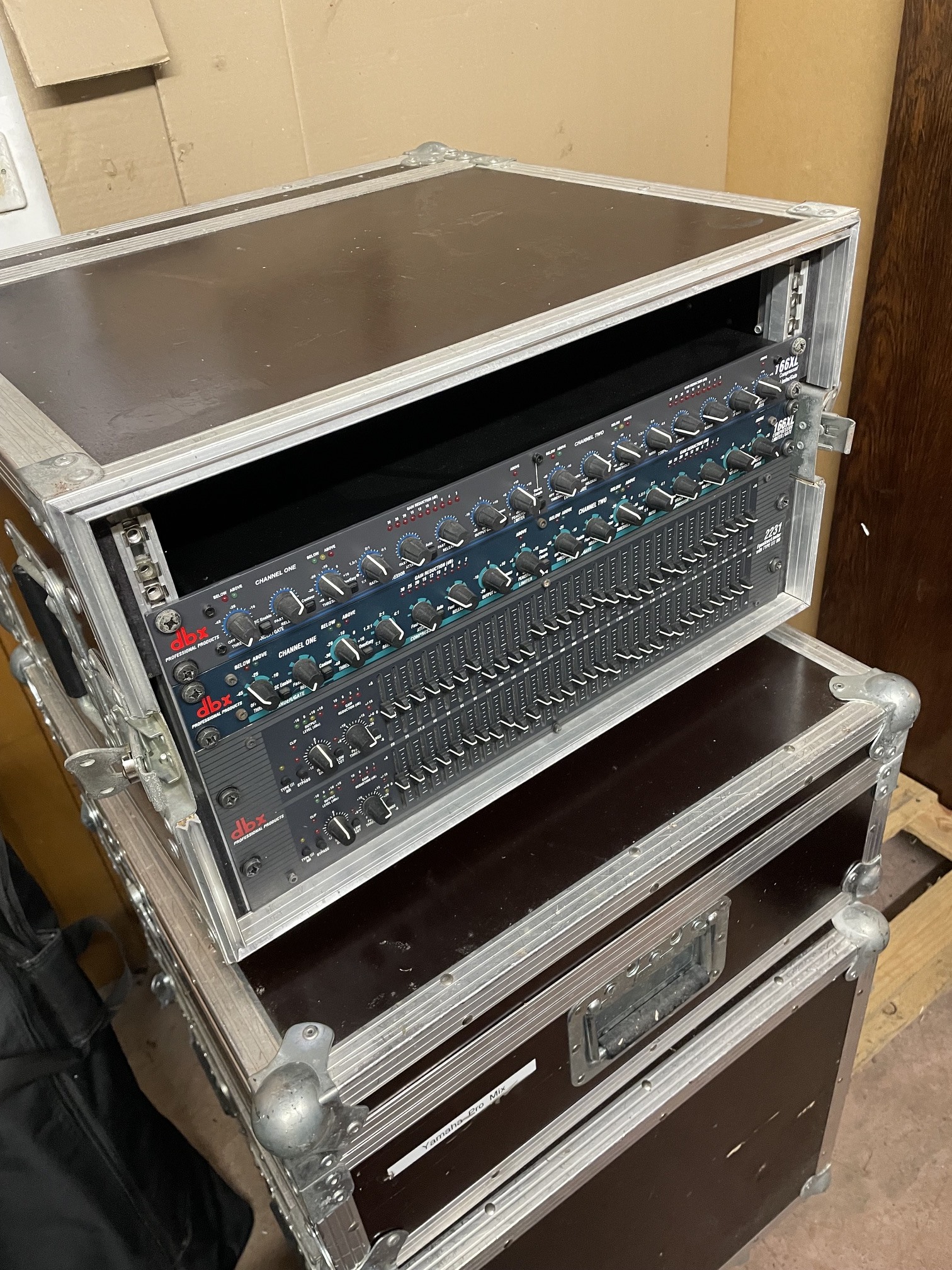 DBX 166XL 2x - EQ2231 - front