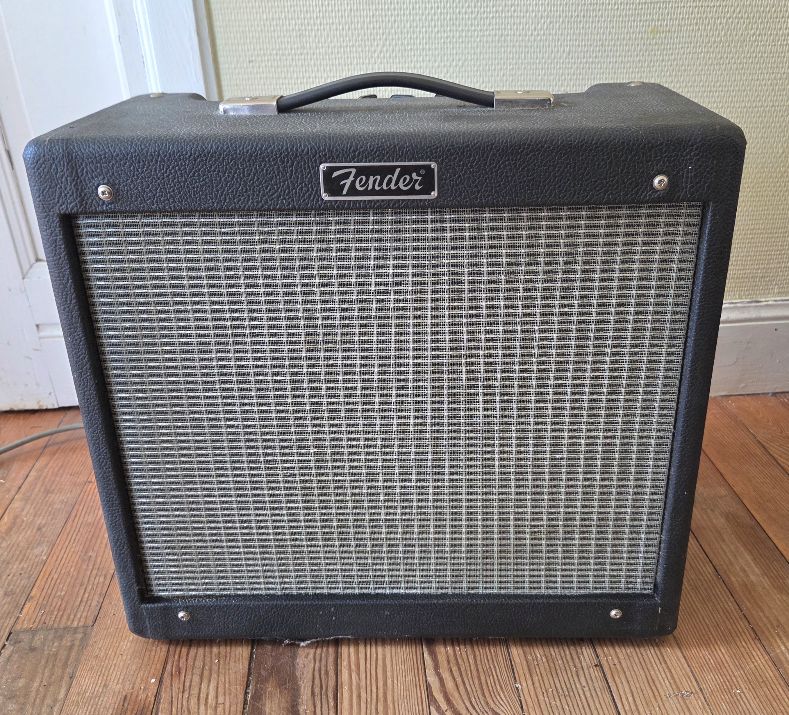 Vends Fender Blues Junior 2005 en excellent état.