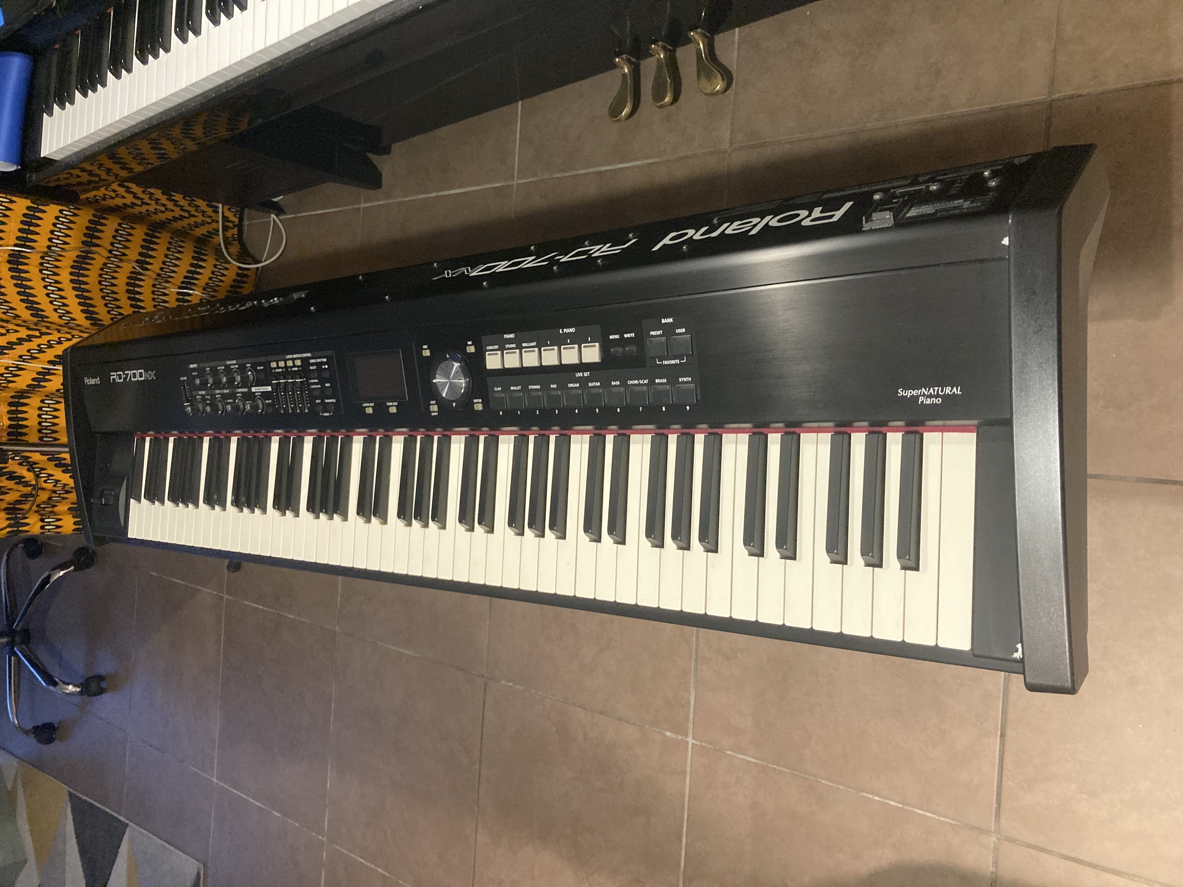 Vends piano numérique Roland RD-700NX