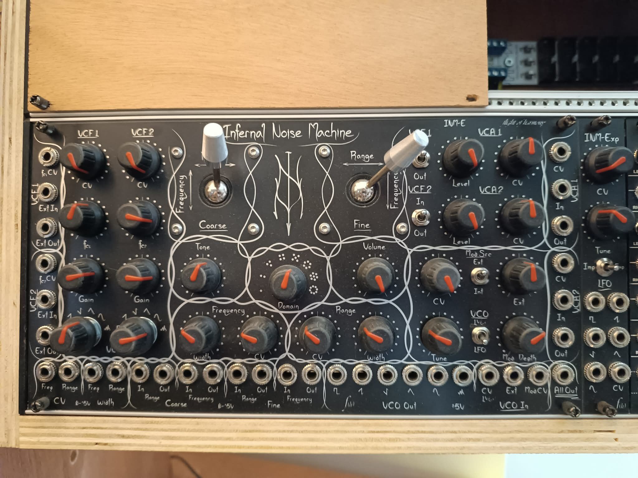Vends Flight of harmony Infernal Noise Machine Eurorack + expandeur