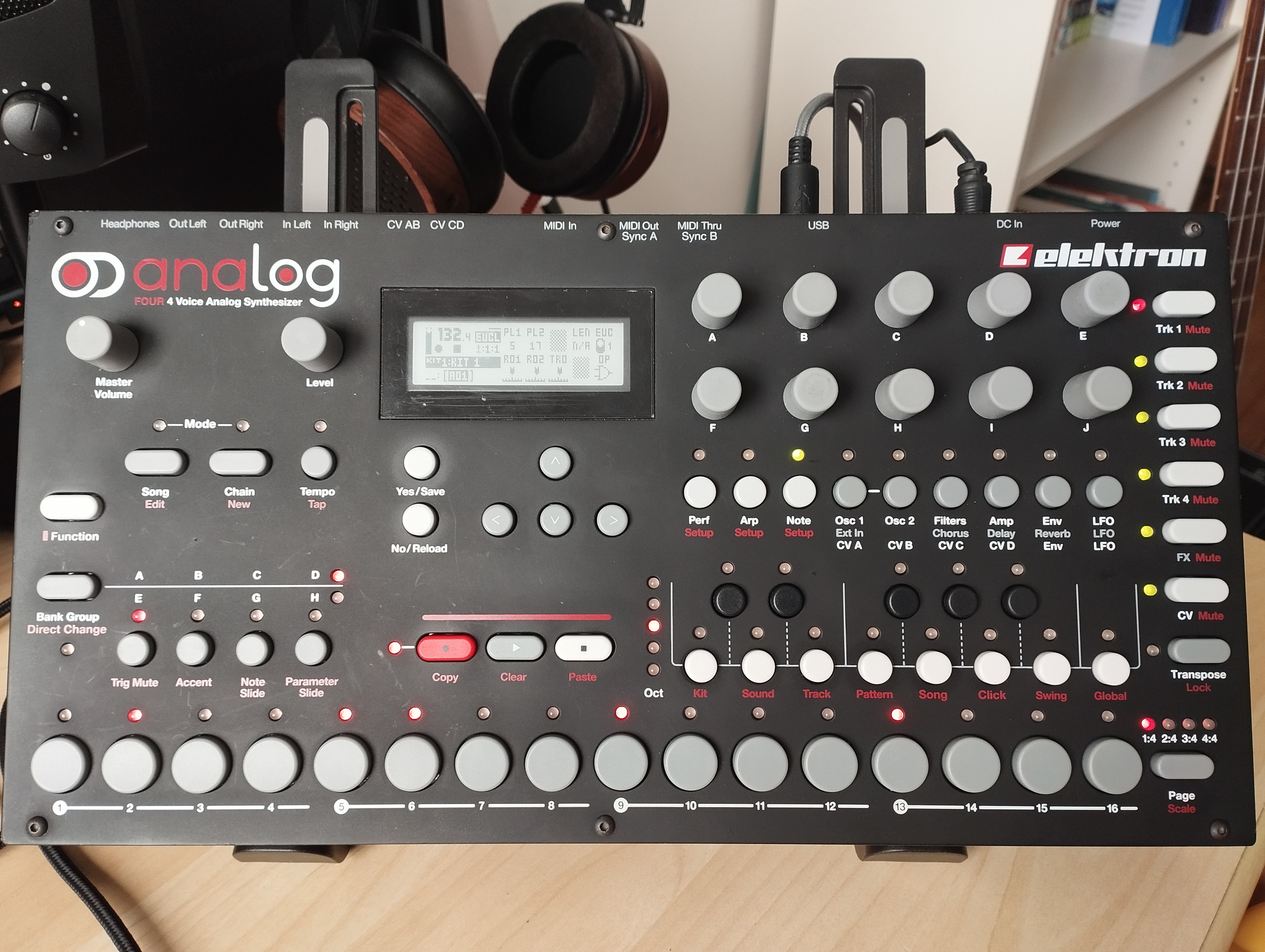 analog four + carte interface neuve en spare