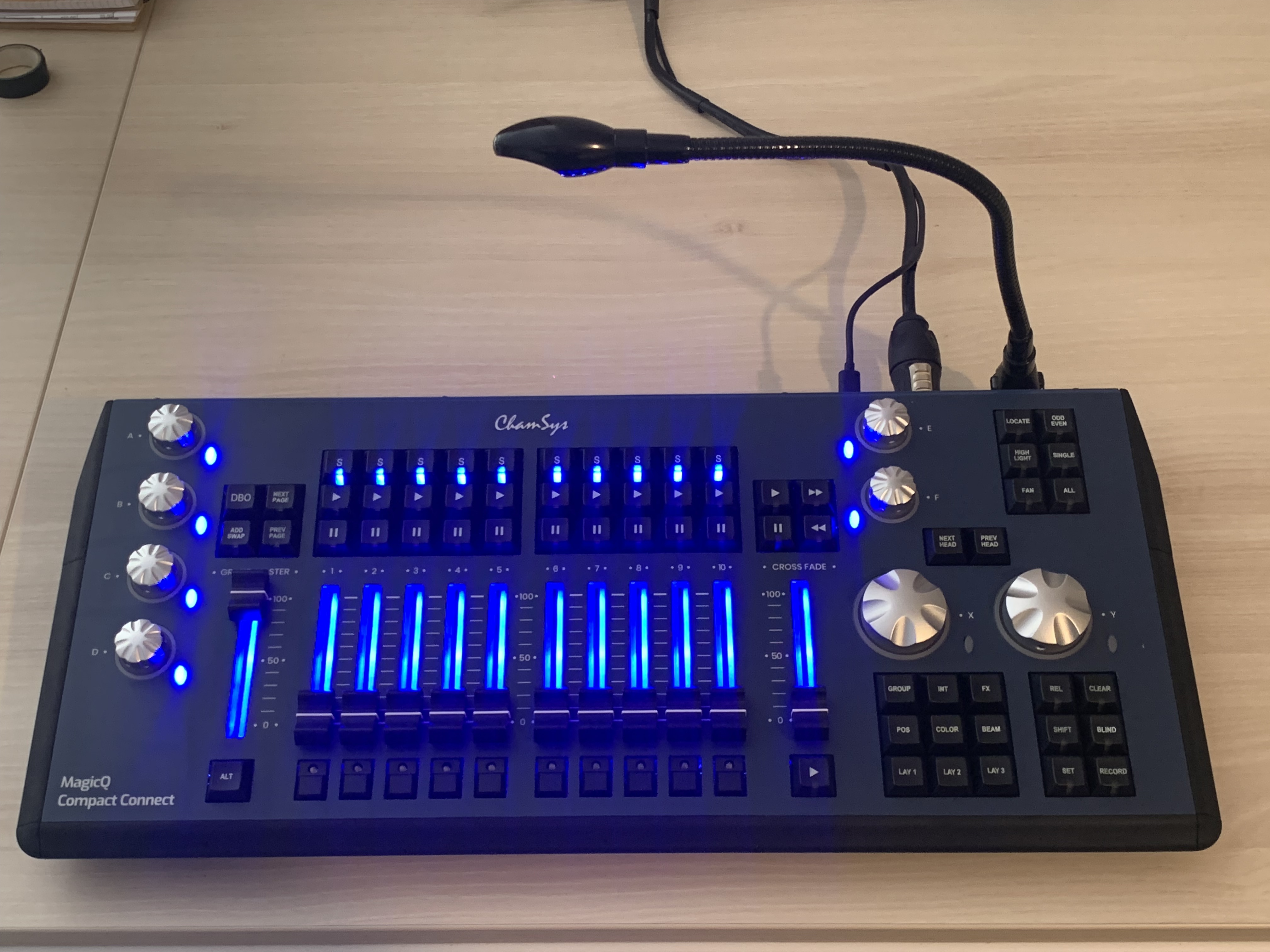 CHAMSYS MagicQ Compact Connect