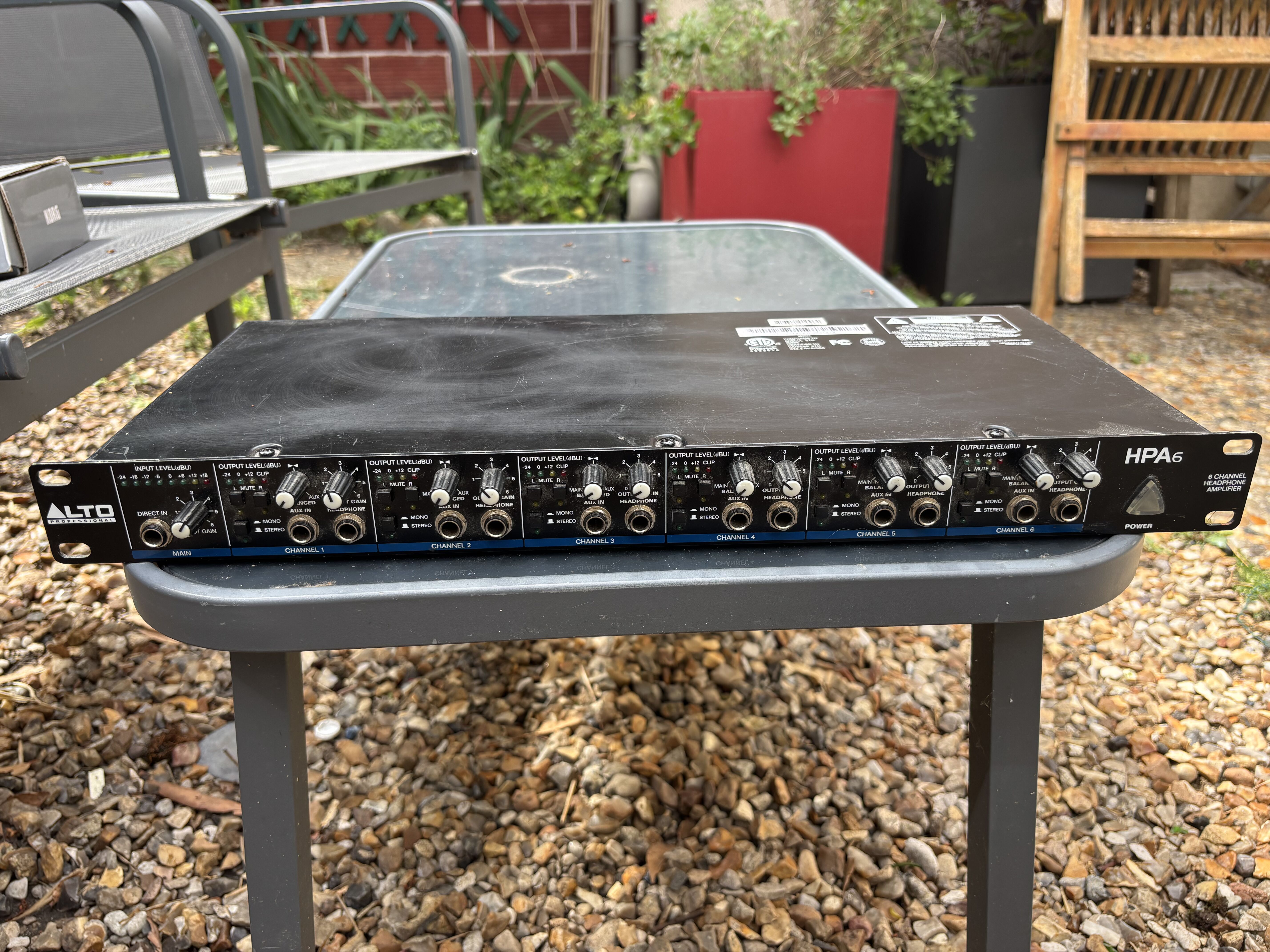 Vends Alto HPA6 – Amplificateur casque 6 canaux – Très bon état