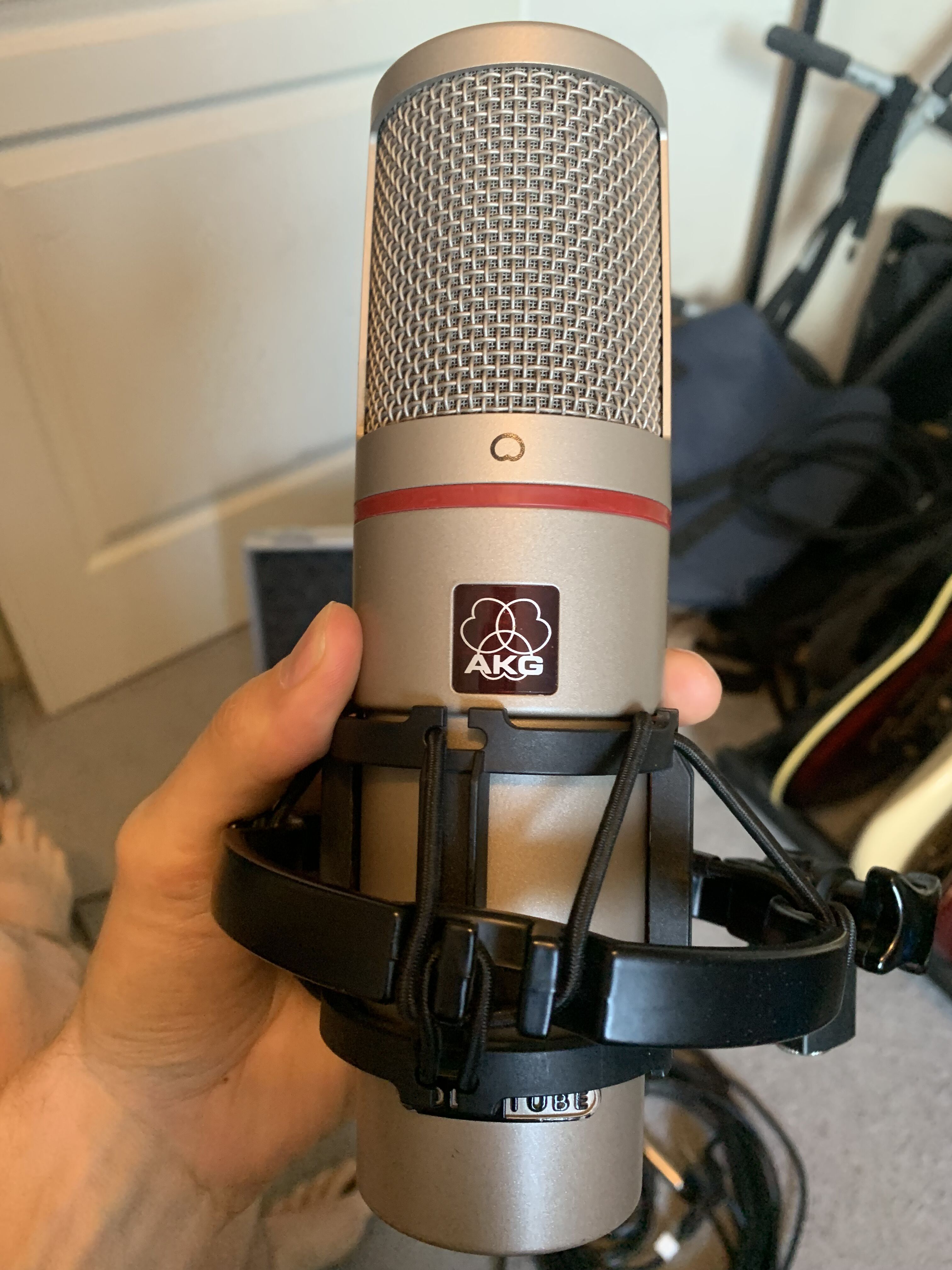 AKG Solidtube