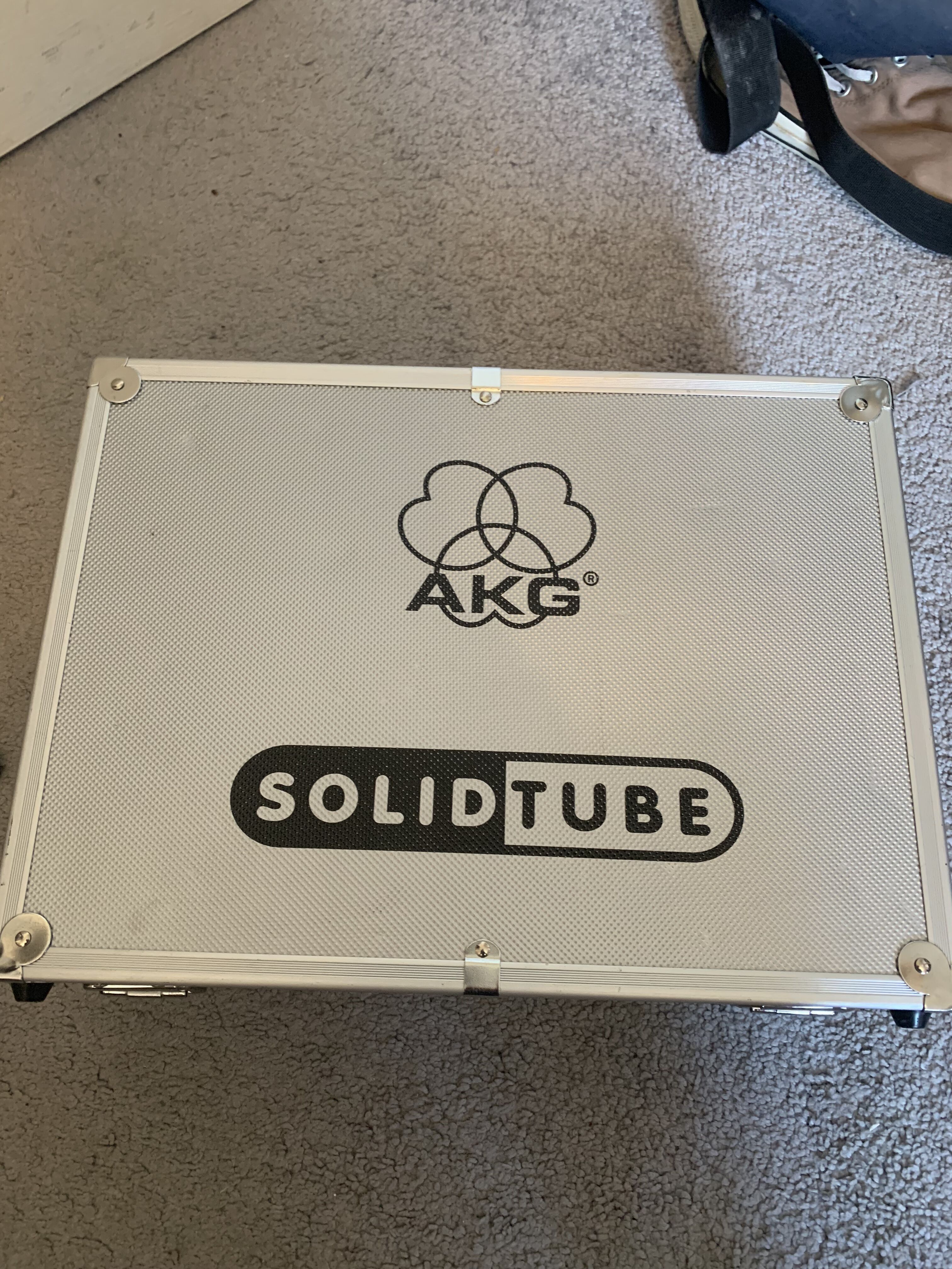 AKG SolidTube (5481)