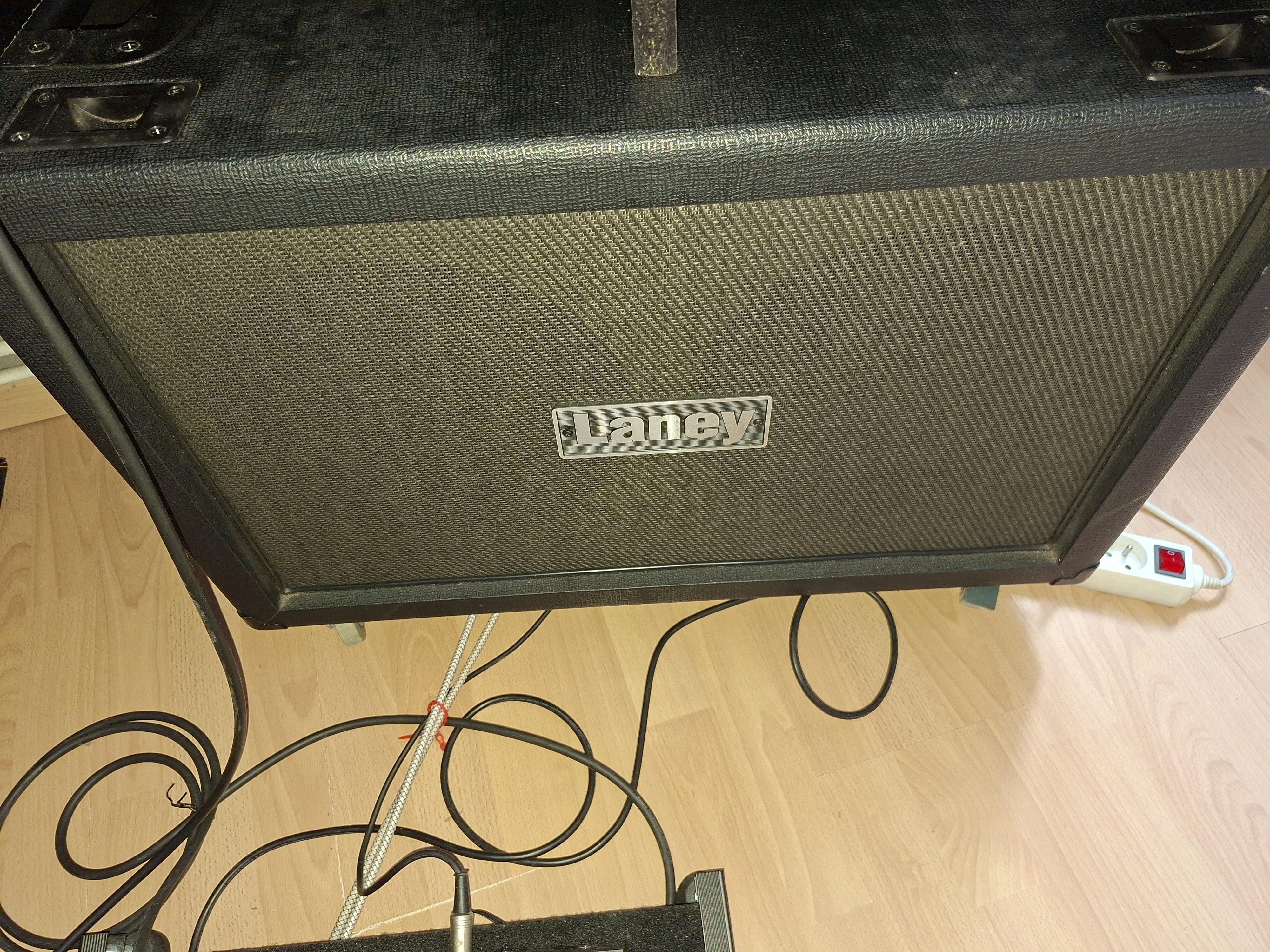 Vends baffle