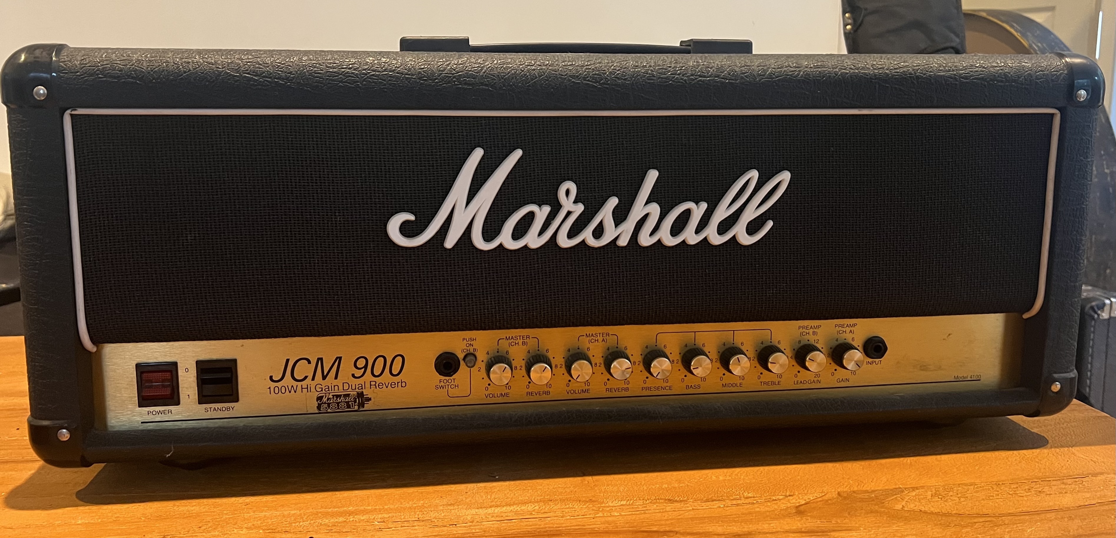 Marshall JCM 900 modèle 5881
