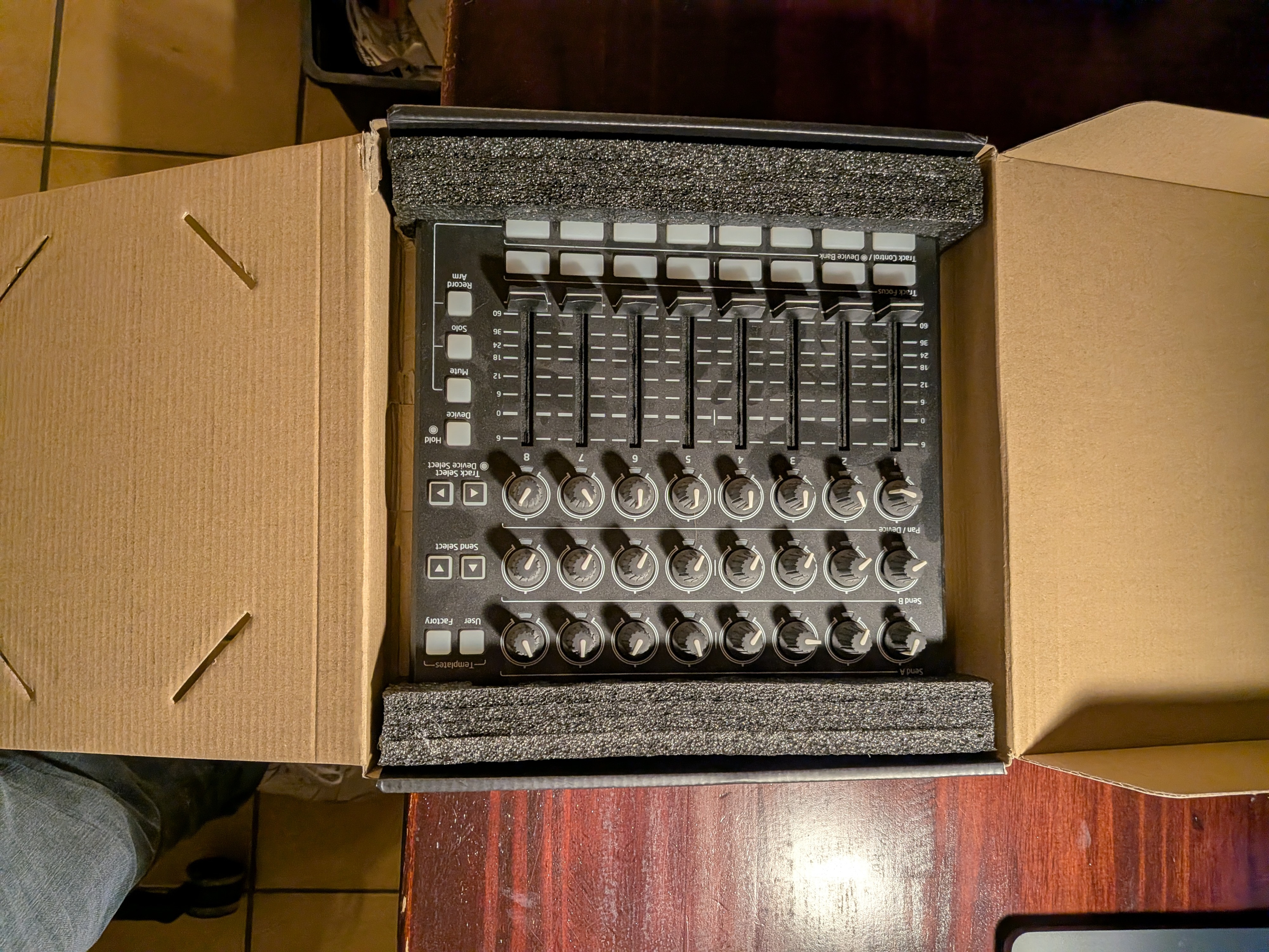 Novation Launch Control XL – Contrôleur MIDI Ableton – Boîte d'origine