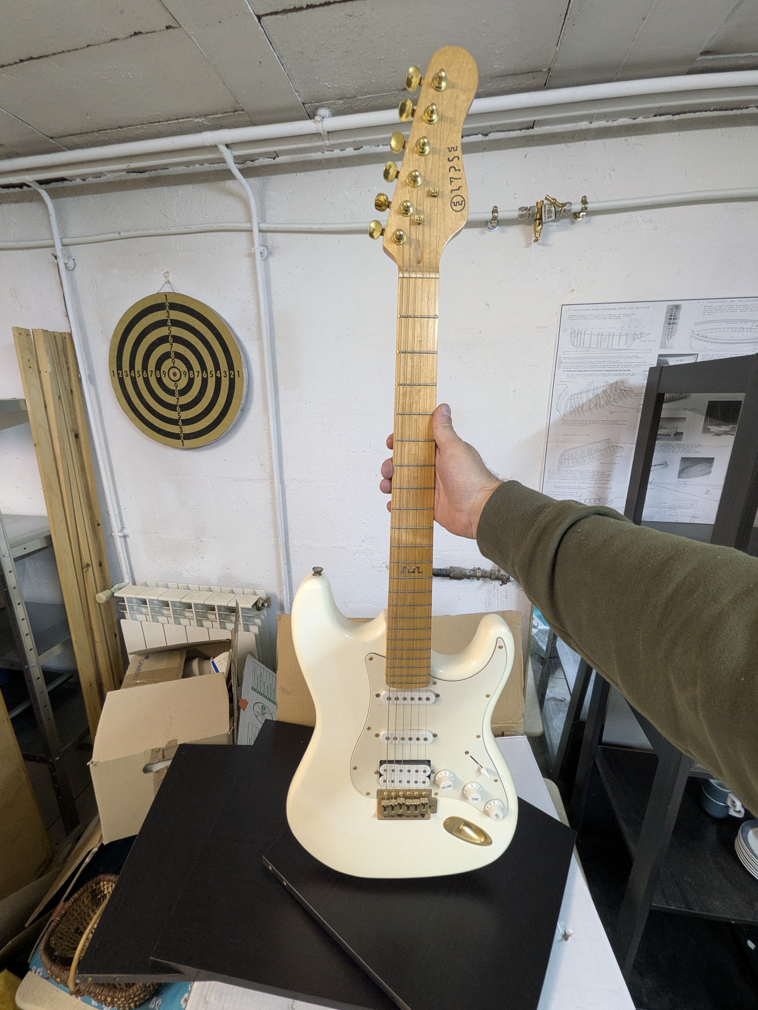 Guitare électrique Elypse type Stratocaster – blanc vintage – manche érable – hardware doré