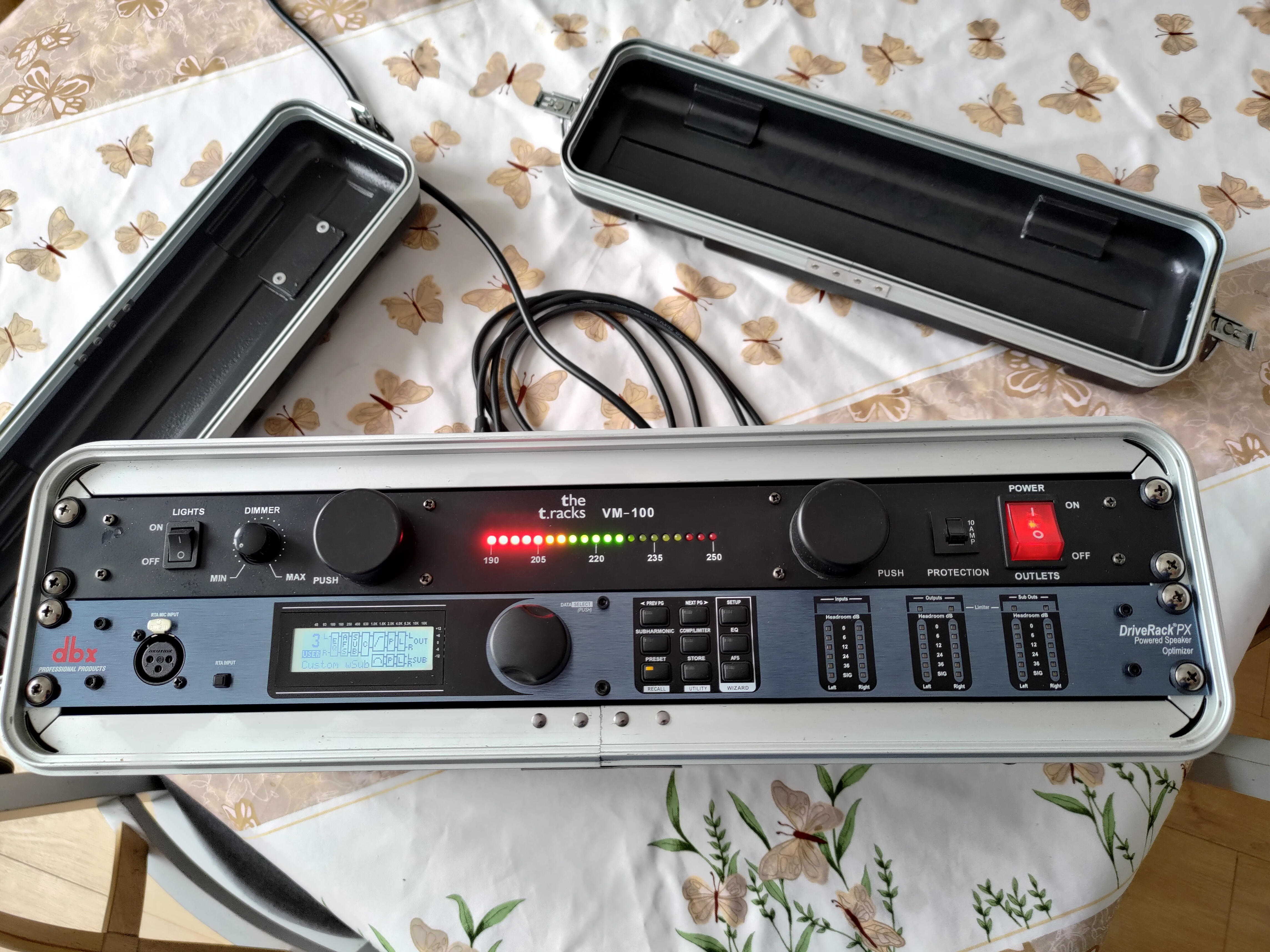DBX drive rack PX en rack Gator
