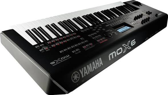 Yamaha MOX6 état neuf première main avec stand double X housse thoman etc.. 