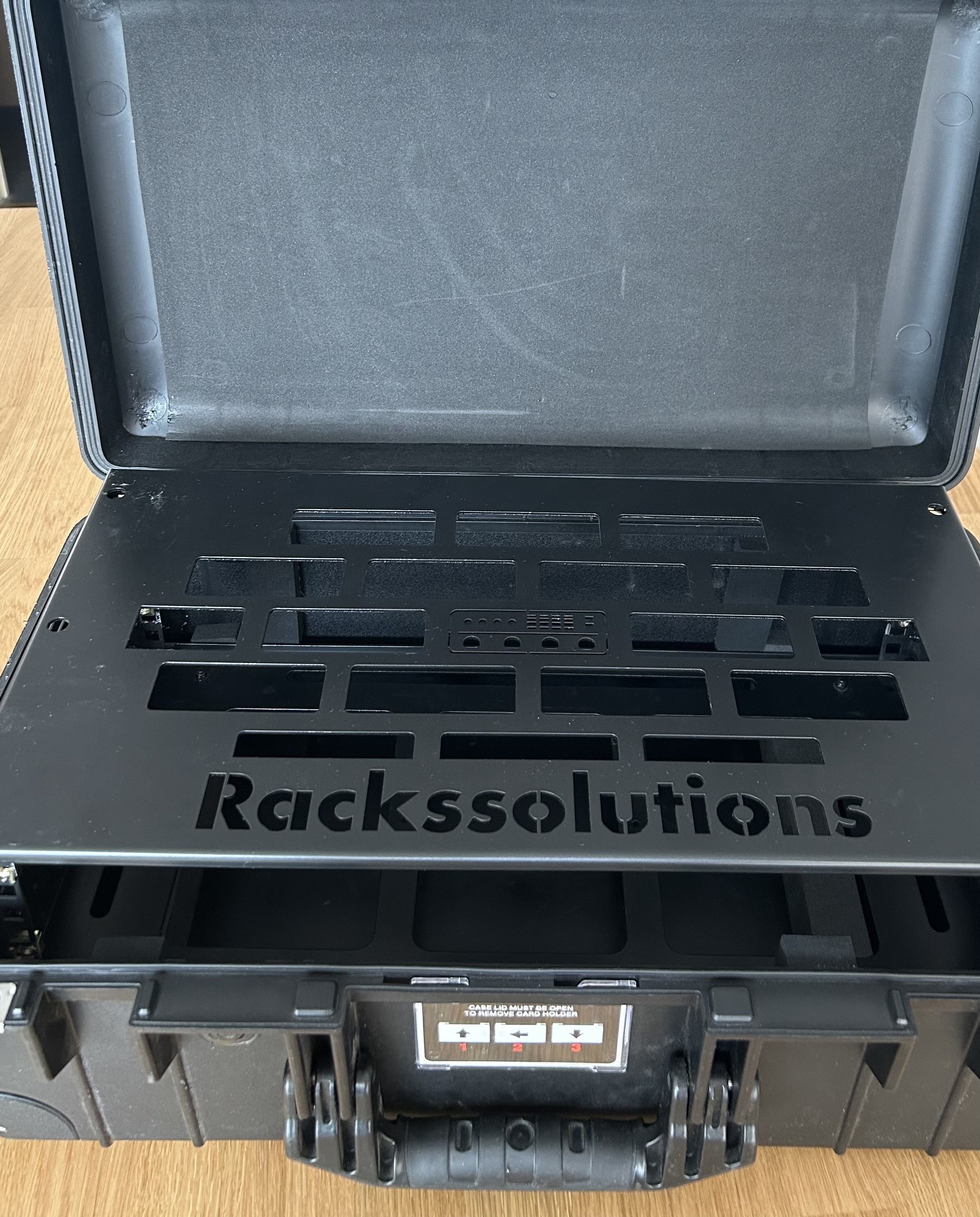 Vends rack 3U + peli air 1535 