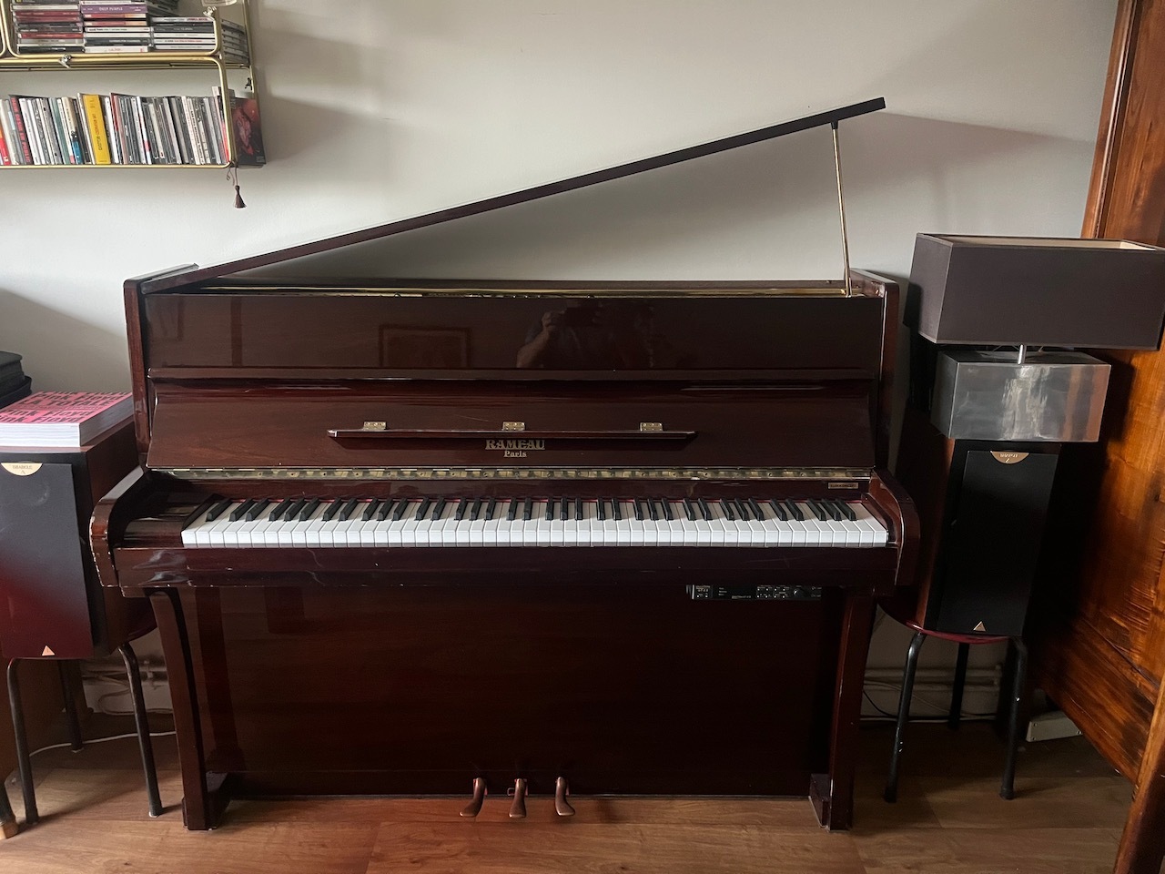 Vends Piano Rameau chenoneau acajou équipé d'un silencieux Quiet calm GT 2 S
