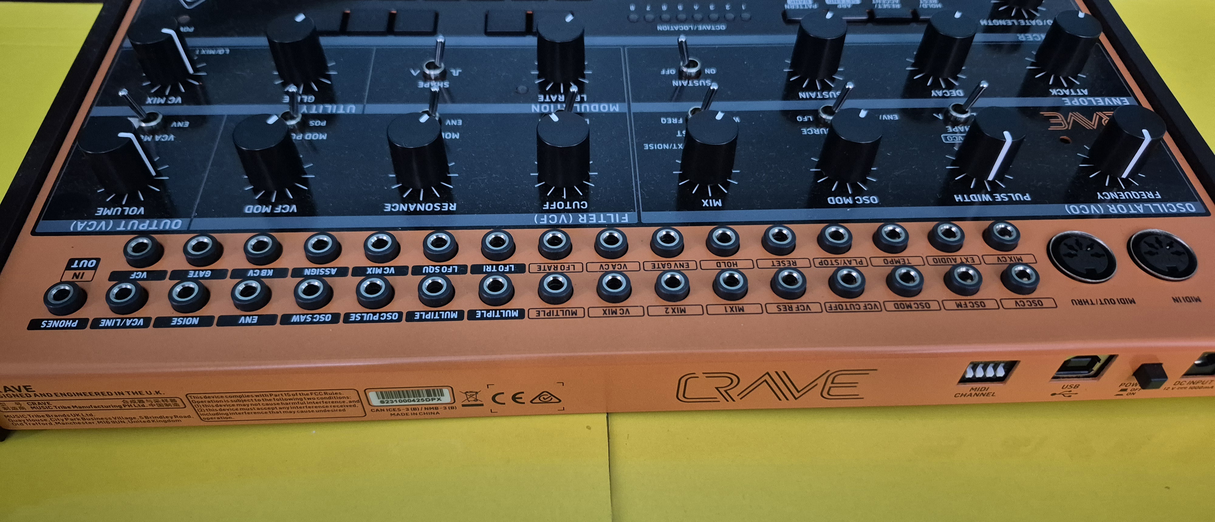 Vends behringer Crave
