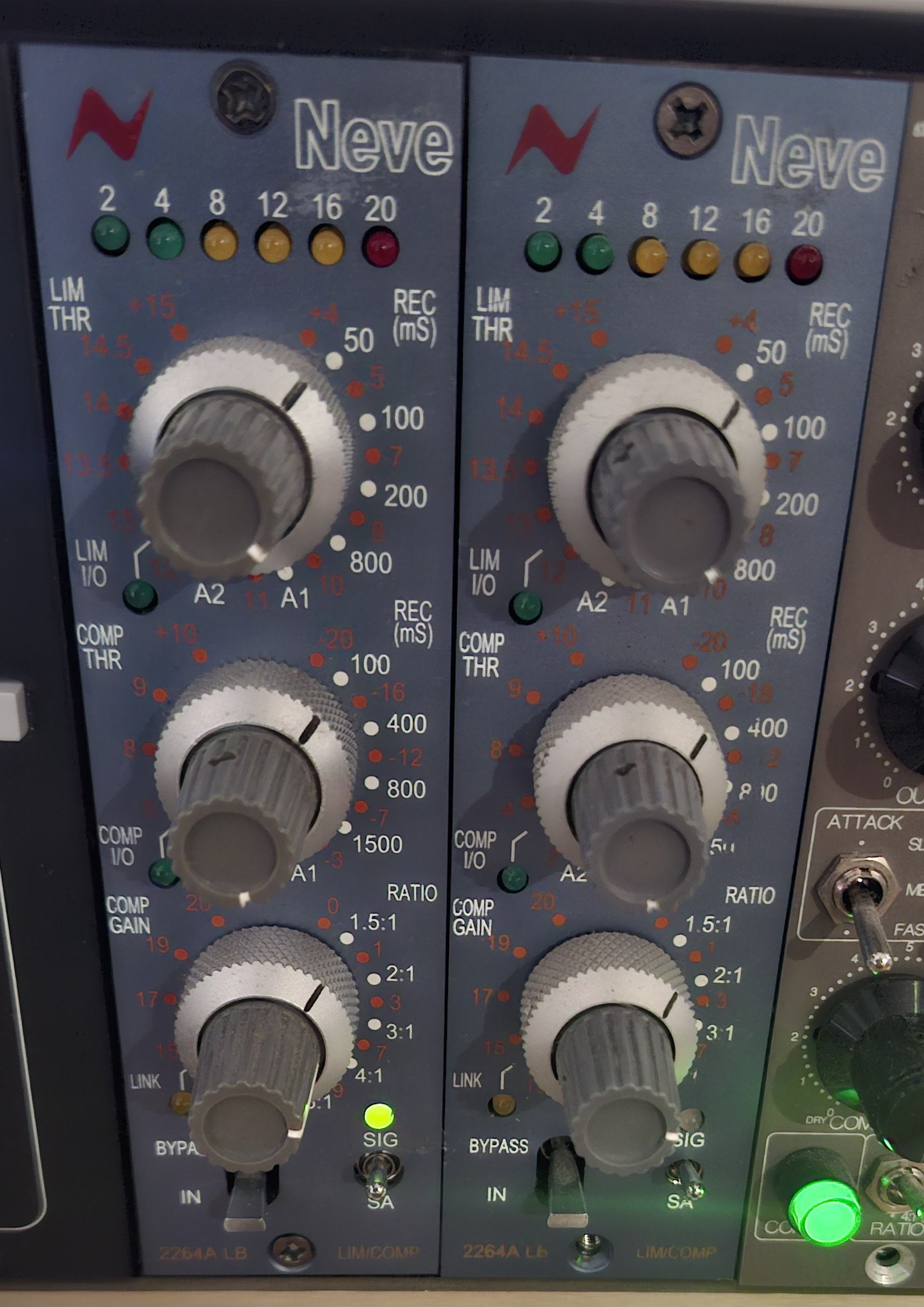 Vends paire de comp neve 2264ALB